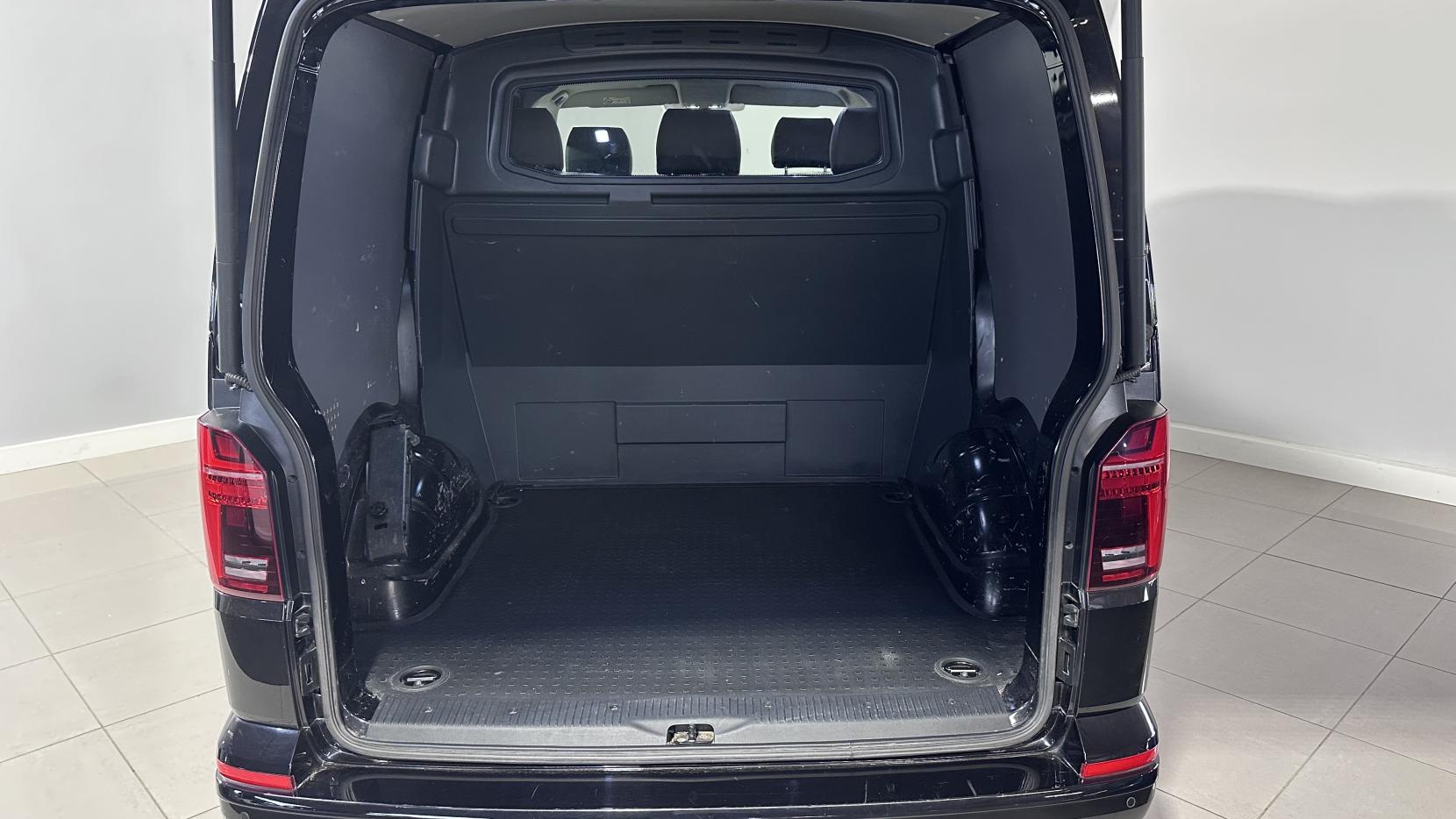 Volkswagen Transporter 2.0 BiTDI T32 Sportline Kombi Double Cab 5dr Diesel DSG FWD SWB Euro 6 (s/s) (204 ps)