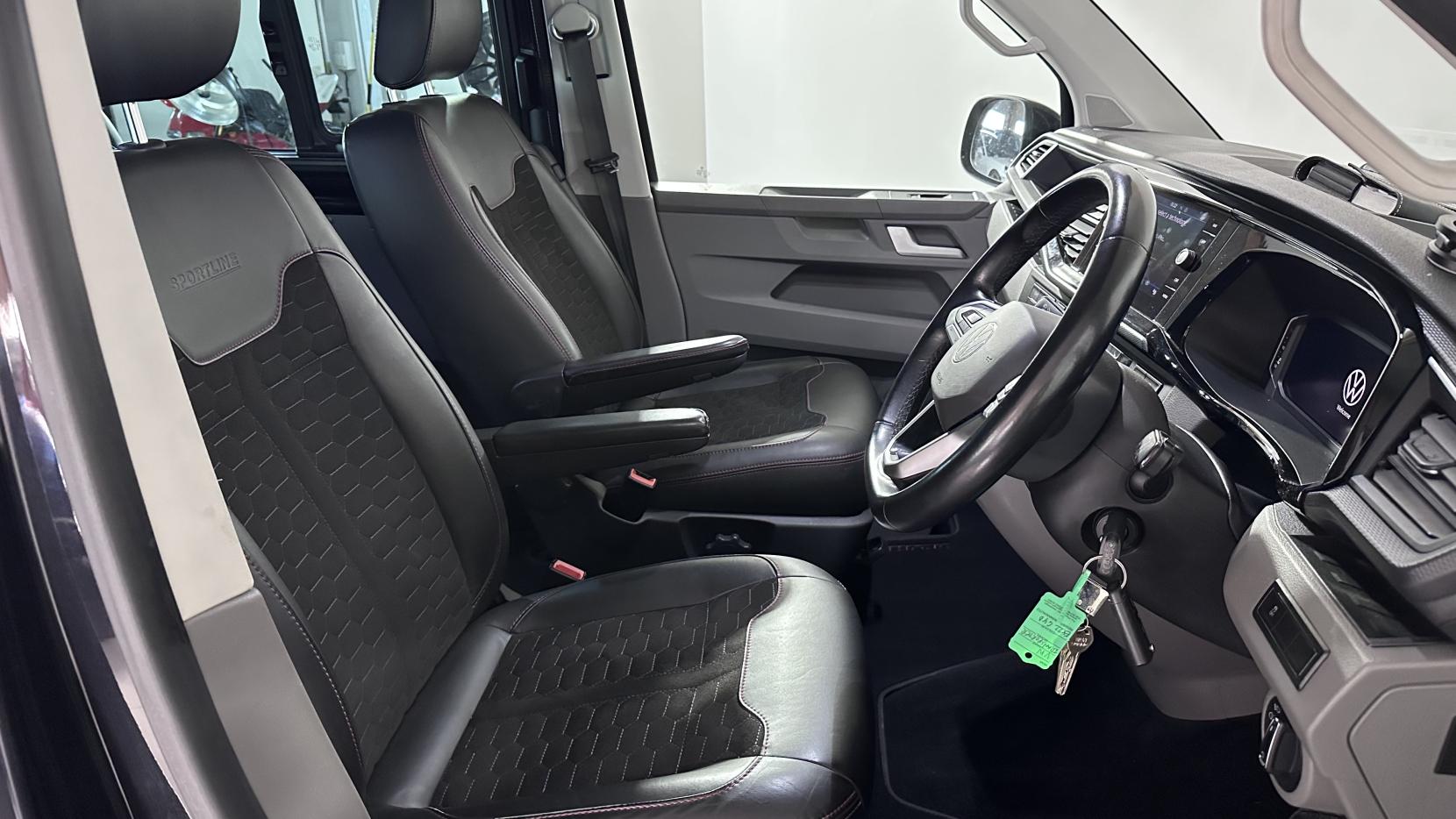 Volkswagen Transporter 2.0 BiTDI T32 Sportline Kombi Double Cab 5dr Diesel DSG FWD SWB Euro 6 (s/s) (204 ps)