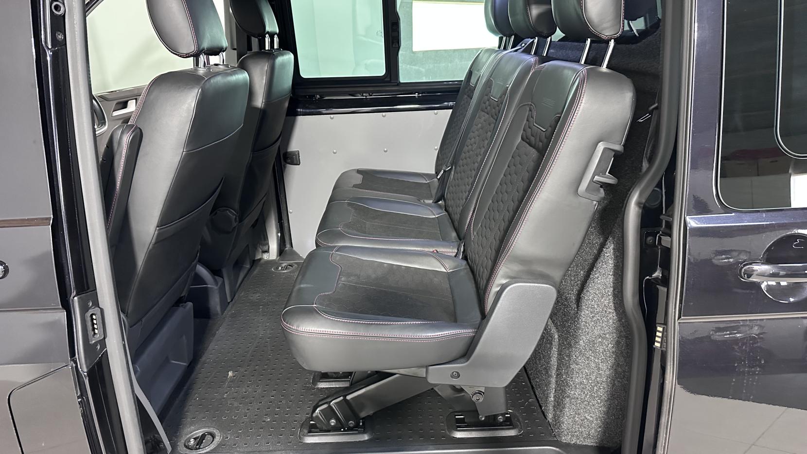Volkswagen Transporter 2.0 BiTDI T32 Sportline Kombi Double Cab 5dr Diesel DSG FWD SWB Euro 6 (s/s) (204 ps)