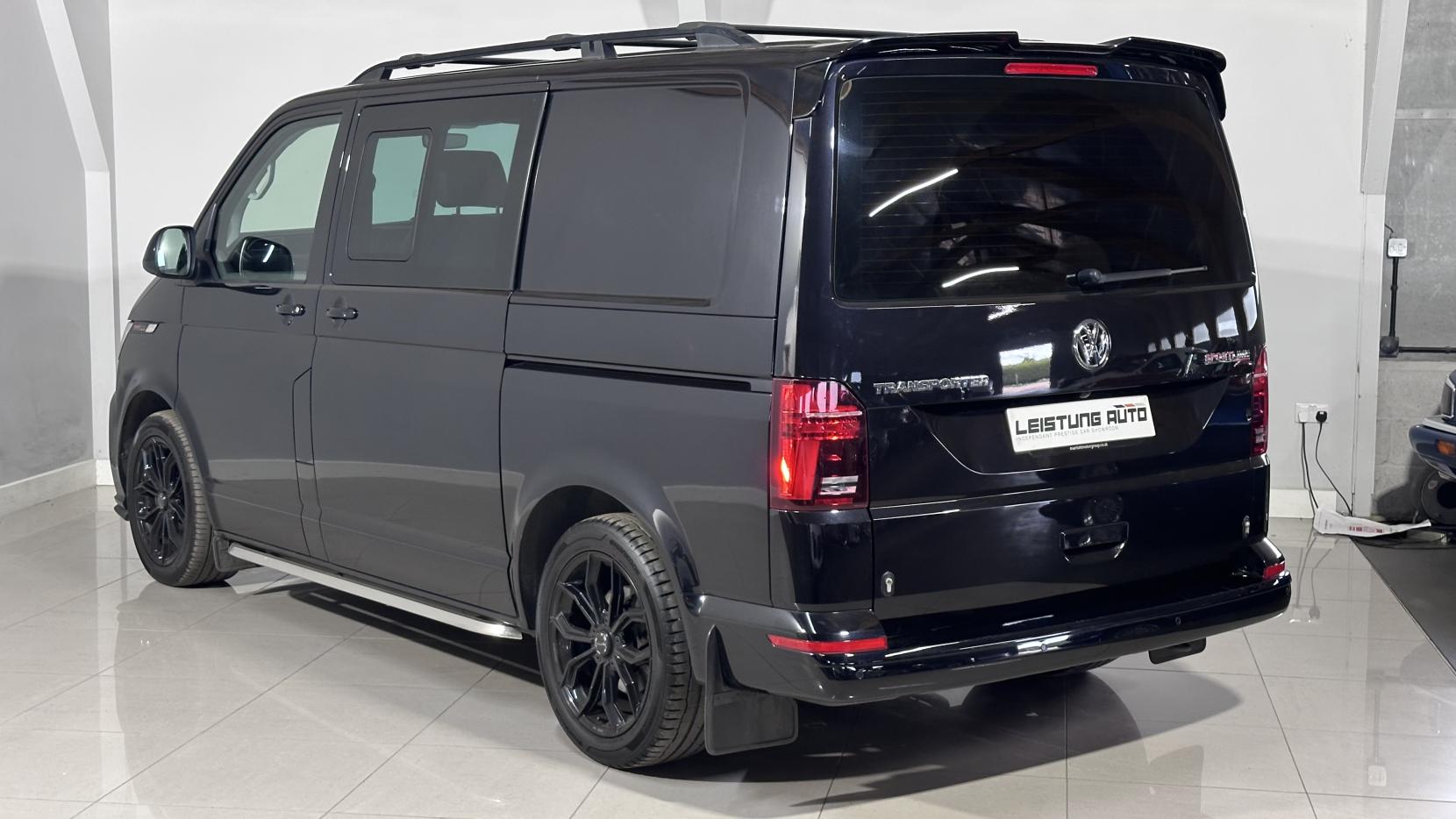 Volkswagen Transporter 2.0 BiTDI T32 Sportline Kombi Double Cab 5dr Diesel DSG FWD SWB Euro 6 (s/s) (204 ps)