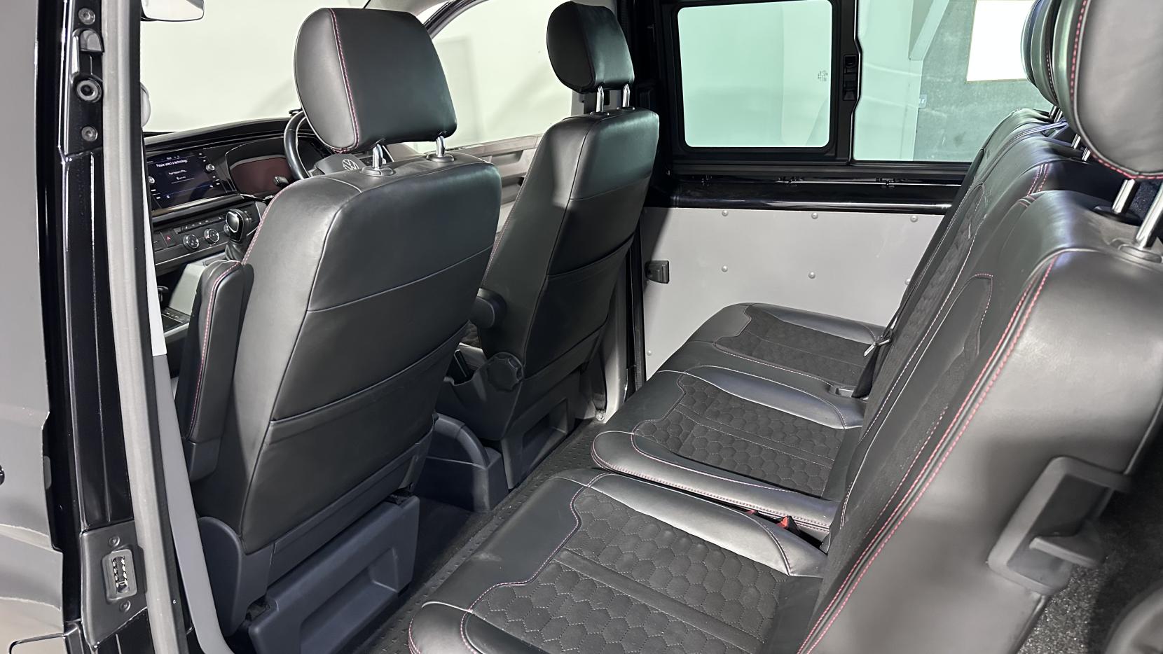 Volkswagen Transporter 2.0 BiTDI T32 Sportline Kombi Double Cab 5dr Diesel DSG FWD SWB Euro 6 (s/s) (204 ps)