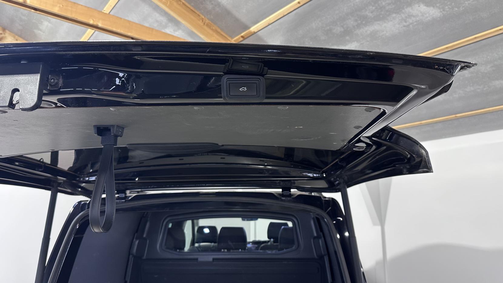Volkswagen Transporter 2.0 BiTDI T32 Sportline Kombi Double Cab 5dr Diesel DSG FWD SWB Euro 6 (s/s) (204 ps)