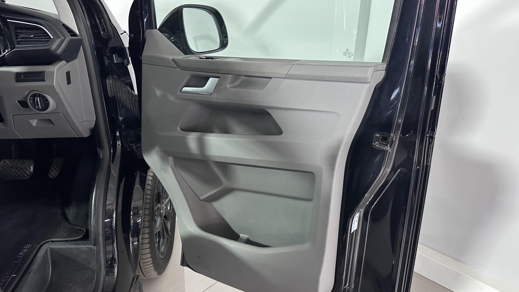 Volkswagen Transporter 2.0 BiTDI T32 Sportline Kombi Double Cab 5dr Diesel DSG FWD SWB Euro 6 (s/s) (204 ps)