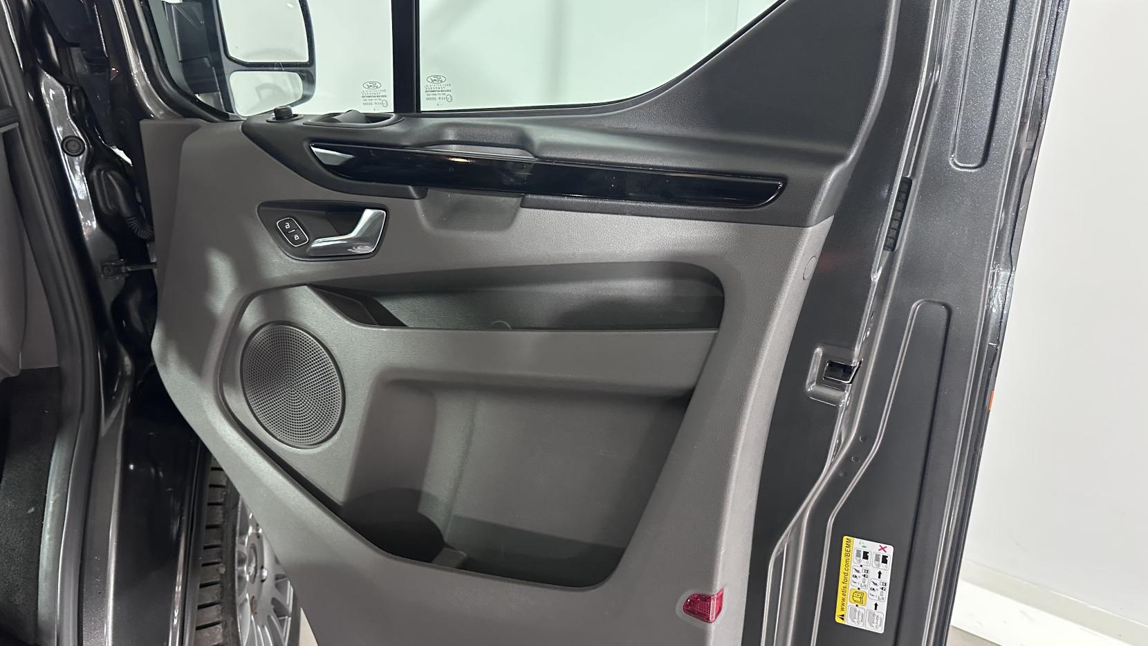 Ford Transit Custom 2.0 320 EcoBlue Limited Crew Van Double Cab 5dr Diesel Manual L1 H1 Euro 6 (s/s) (185 ps)