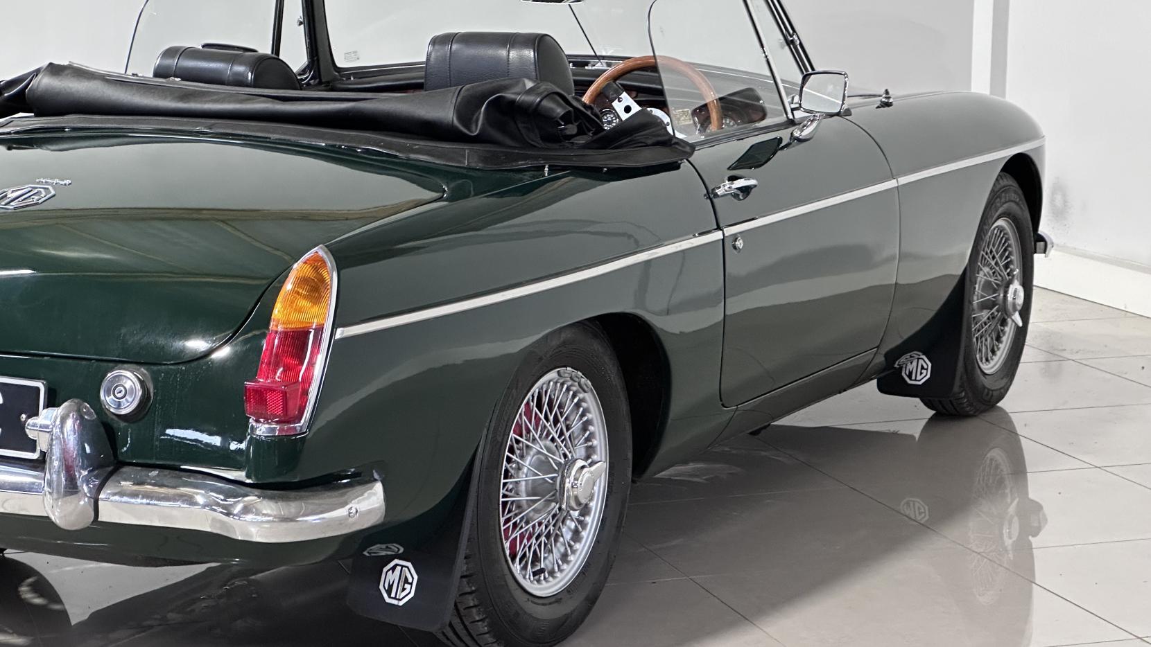 MG MGB 1.8 Roadster Convertible 2dr Petrol Manual (97 bhp)