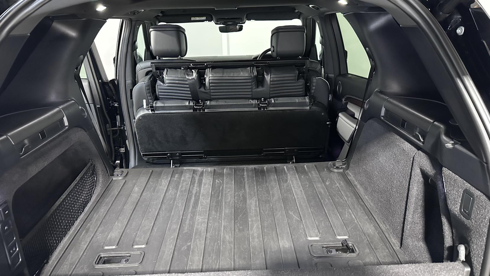 Land Rover Discovery 3.0 D300 MHEV R-Dynamic HSE SUV 5dr Diesel Auto 4WD Euro 6 (s/s) (300 ps)
