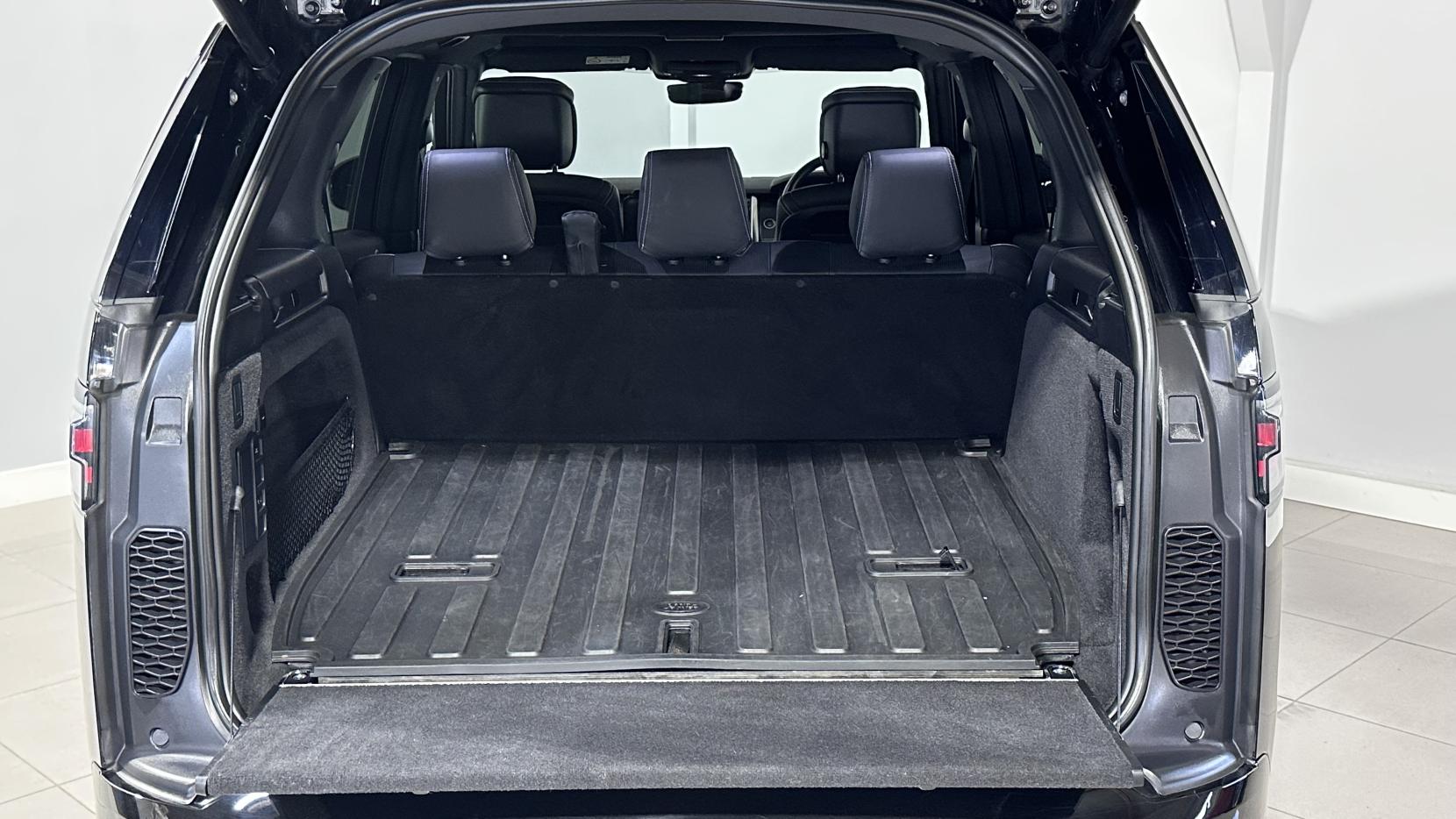 Land Rover Discovery 3.0 D300 MHEV R-Dynamic HSE SUV 5dr Diesel Auto 4WD Euro 6 (s/s) (300 ps)