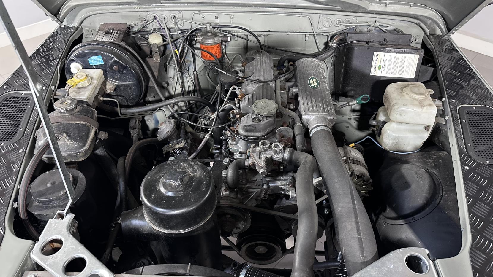 Land Rover 127 2.5D Crewcab Chassis Diesel Manual (68 bhp)