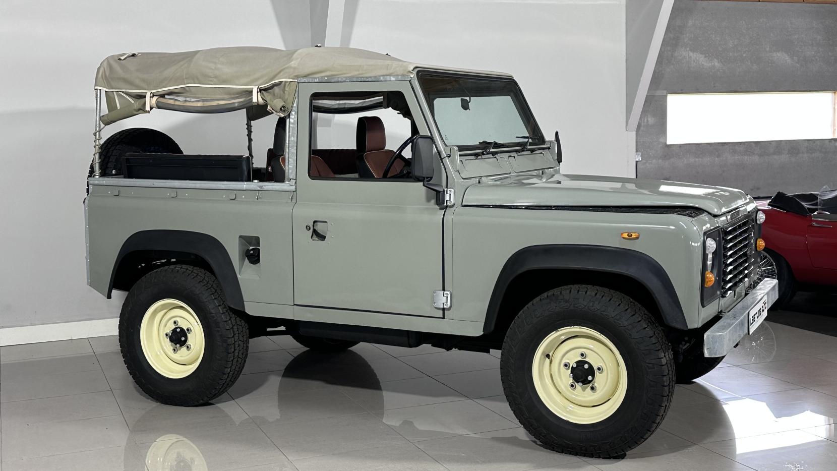 Land Rover 127 2.5D Crewcab Chassis Diesel Manual (68 bhp)