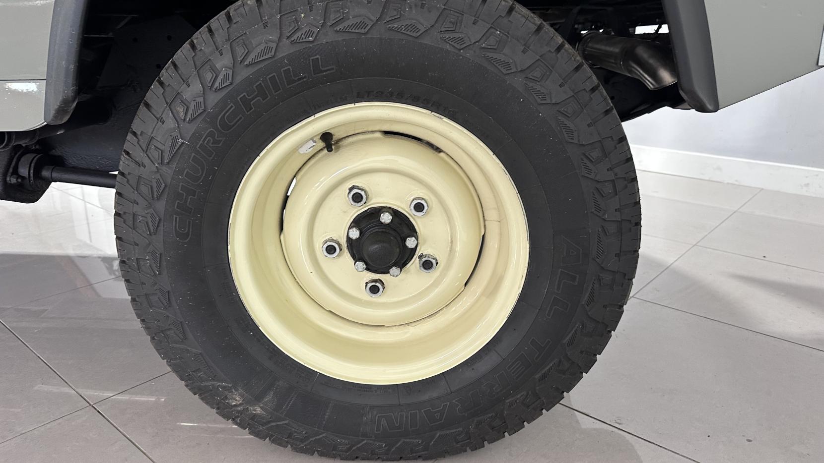 Land Rover 127 2.5D Crewcab Chassis Diesel Manual (68 bhp)
