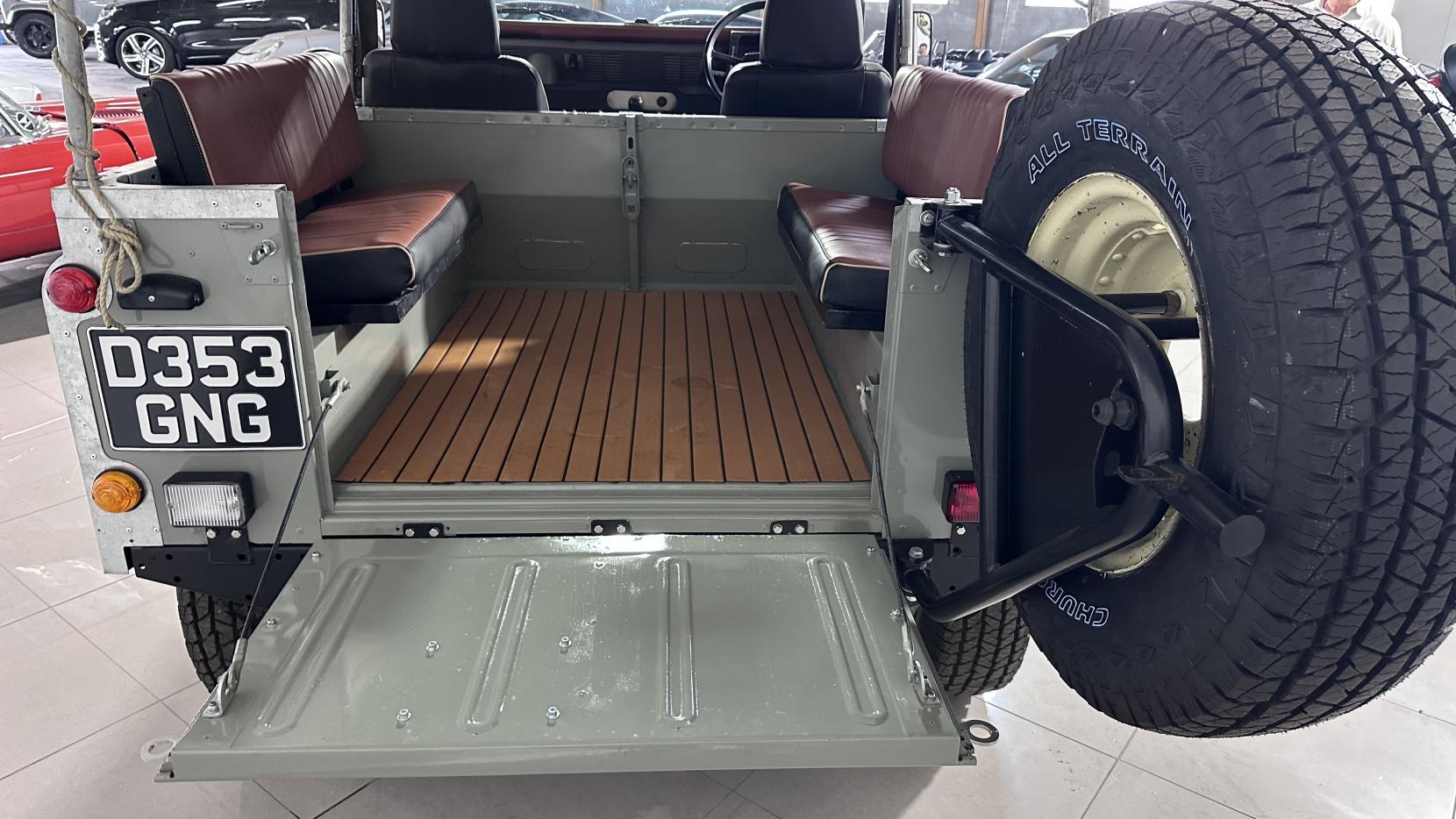 Land Rover 127 2.5D Crewcab Chassis Diesel Manual (68 bhp)
