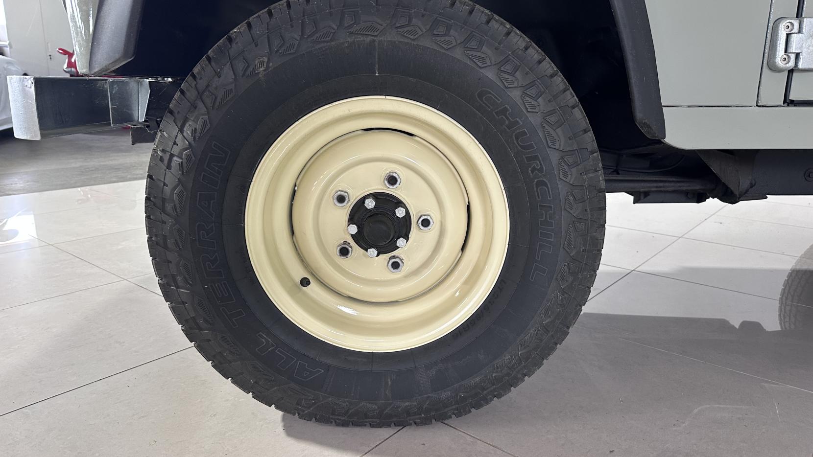 Land Rover 127 2.5D Crewcab Chassis Diesel Manual (68 bhp)