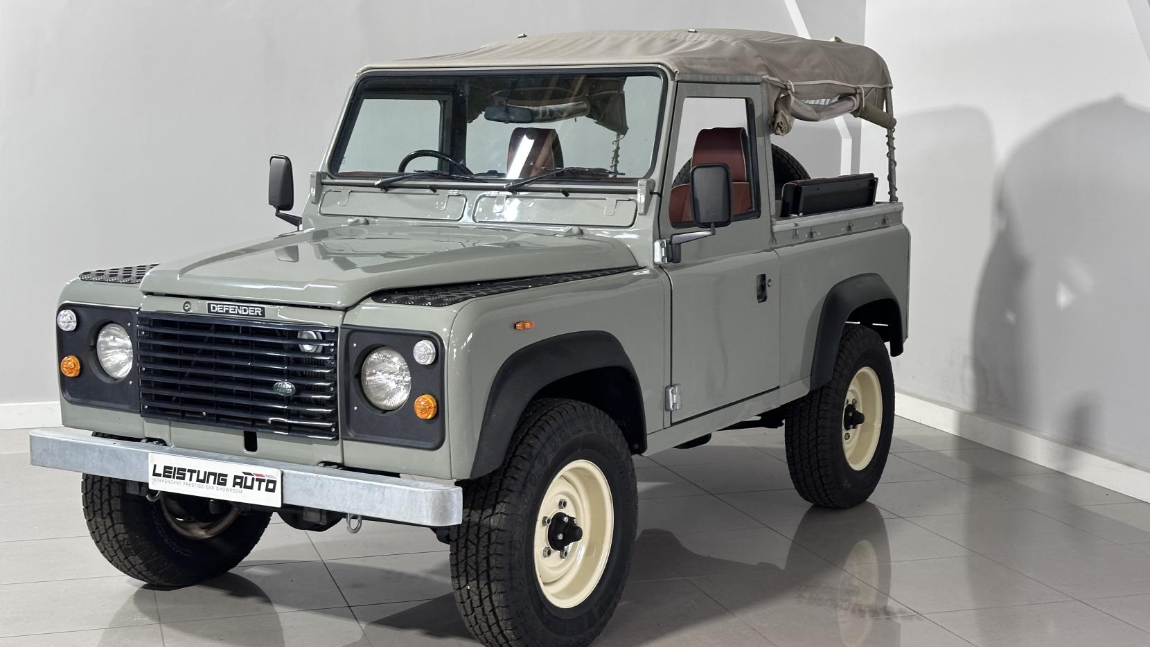 Land Rover 127 2.5D Crewcab Chassis Diesel Manual (68 bhp)