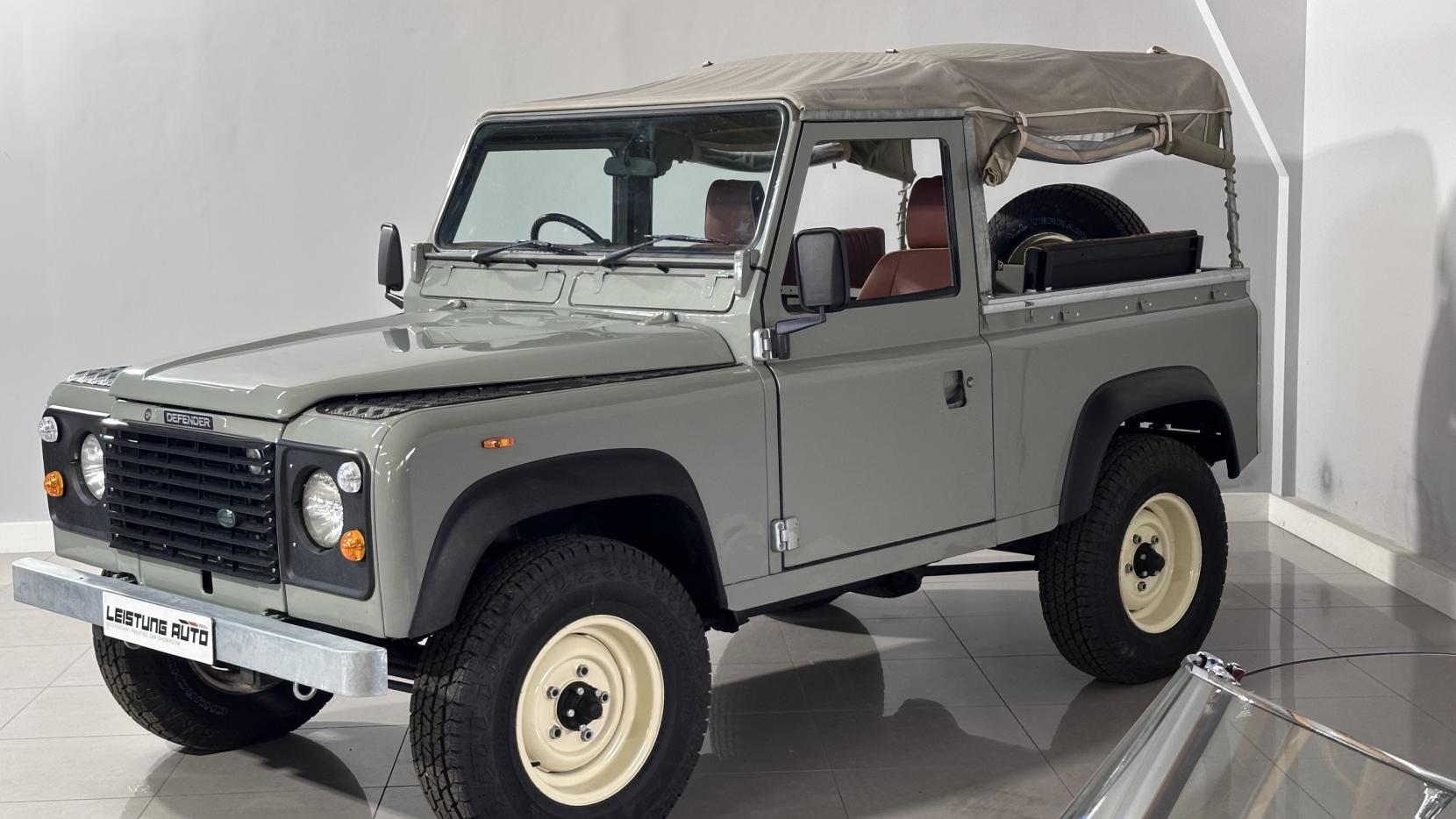 Land Rover 127 2.5D Crewcab Chassis Diesel Manual (68 bhp)