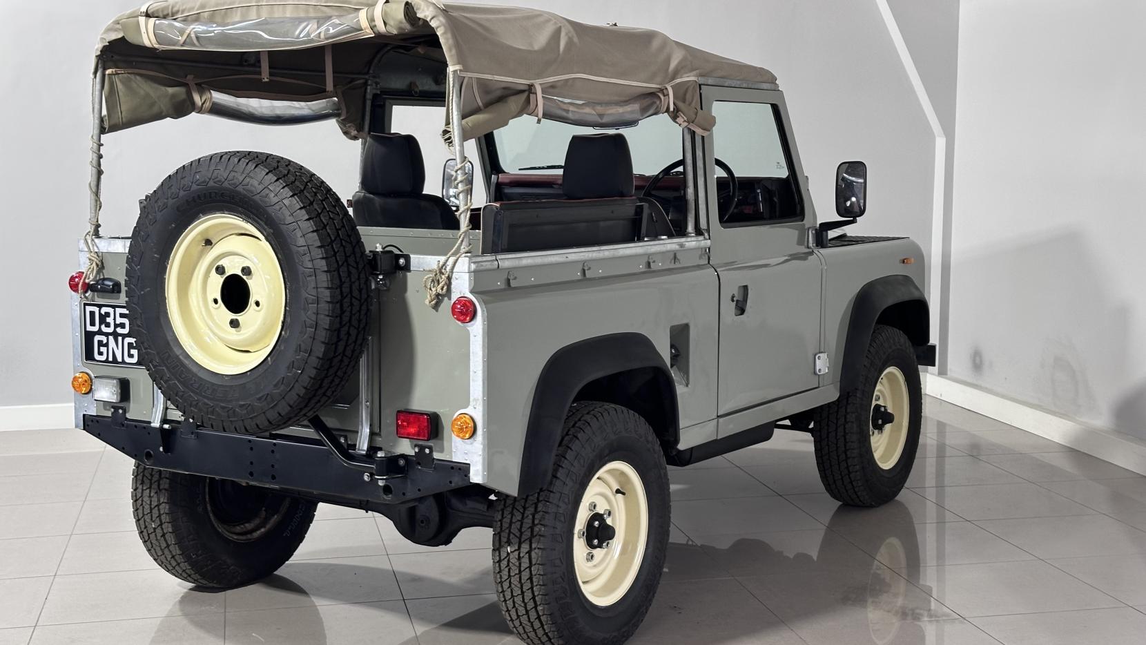 Land Rover 127 2.5D Crewcab Chassis Diesel Manual (68 bhp)