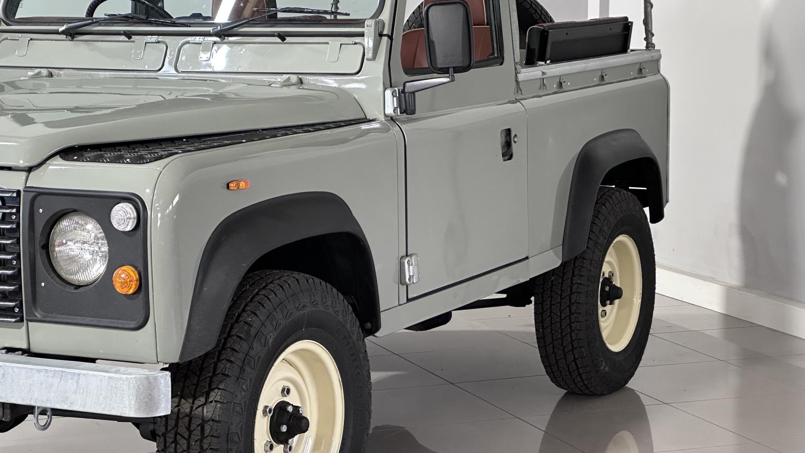 Land Rover 127 2.5D Crewcab Chassis Diesel Manual (68 bhp)