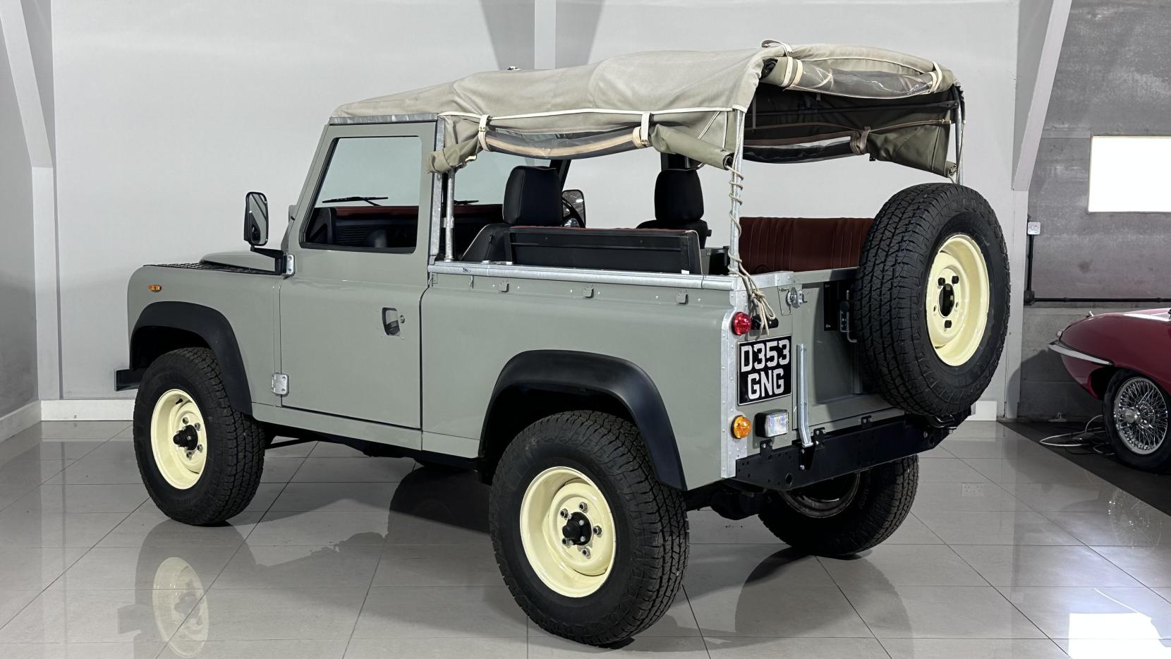 Land Rover 127 2.5D Crewcab Chassis Diesel Manual (68 bhp)