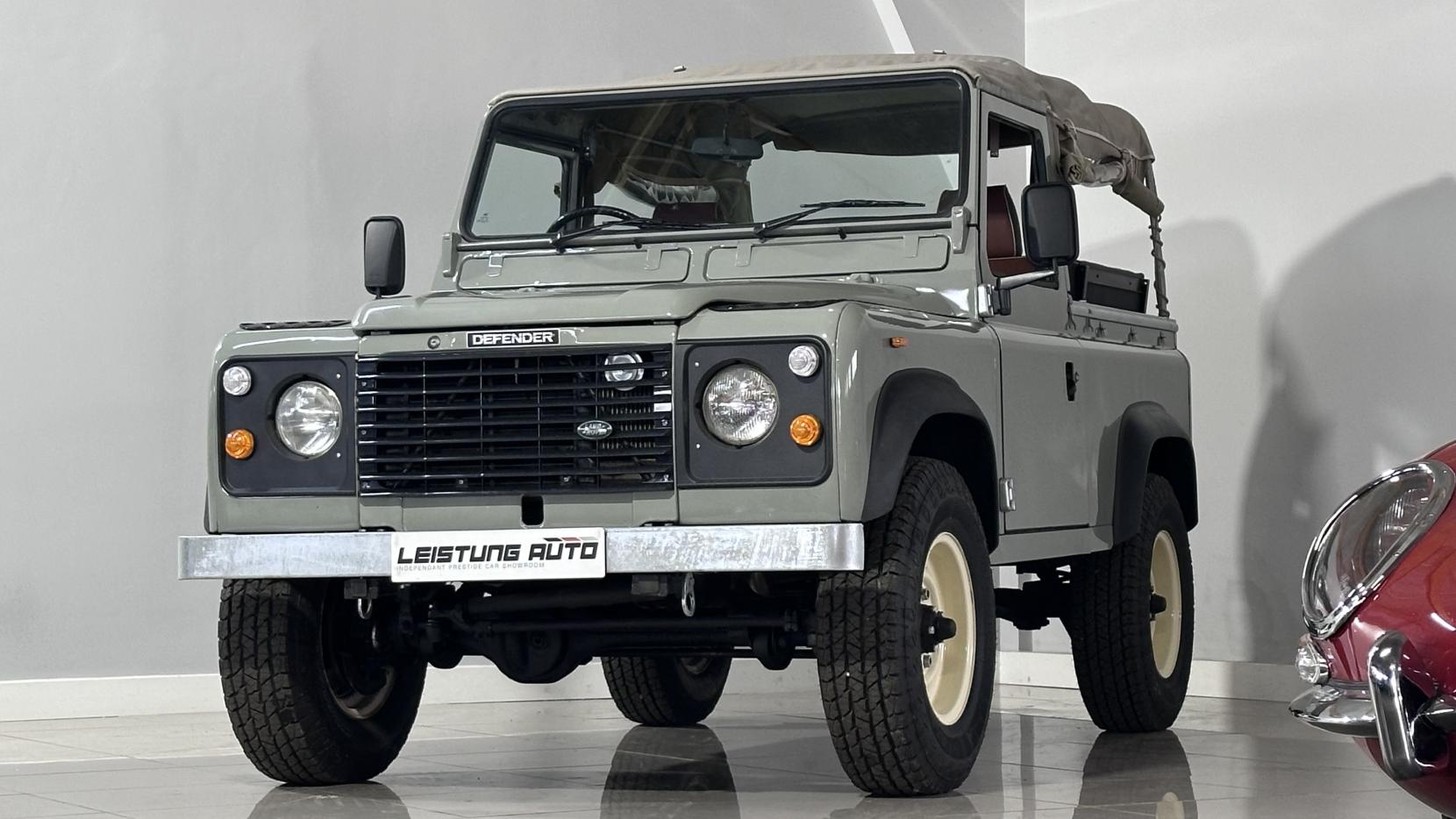 Land Rover 127 2.5D Crewcab Chassis Diesel Manual (68 bhp)