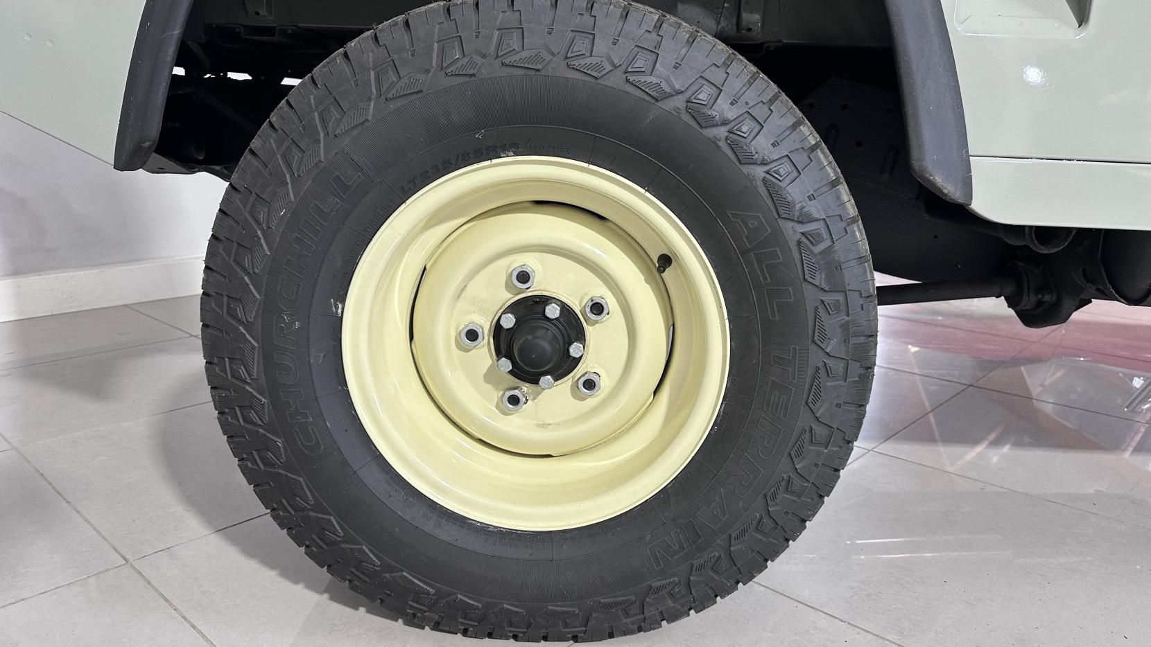 Land Rover 127 2.5D Crewcab Chassis Diesel Manual (68 bhp)