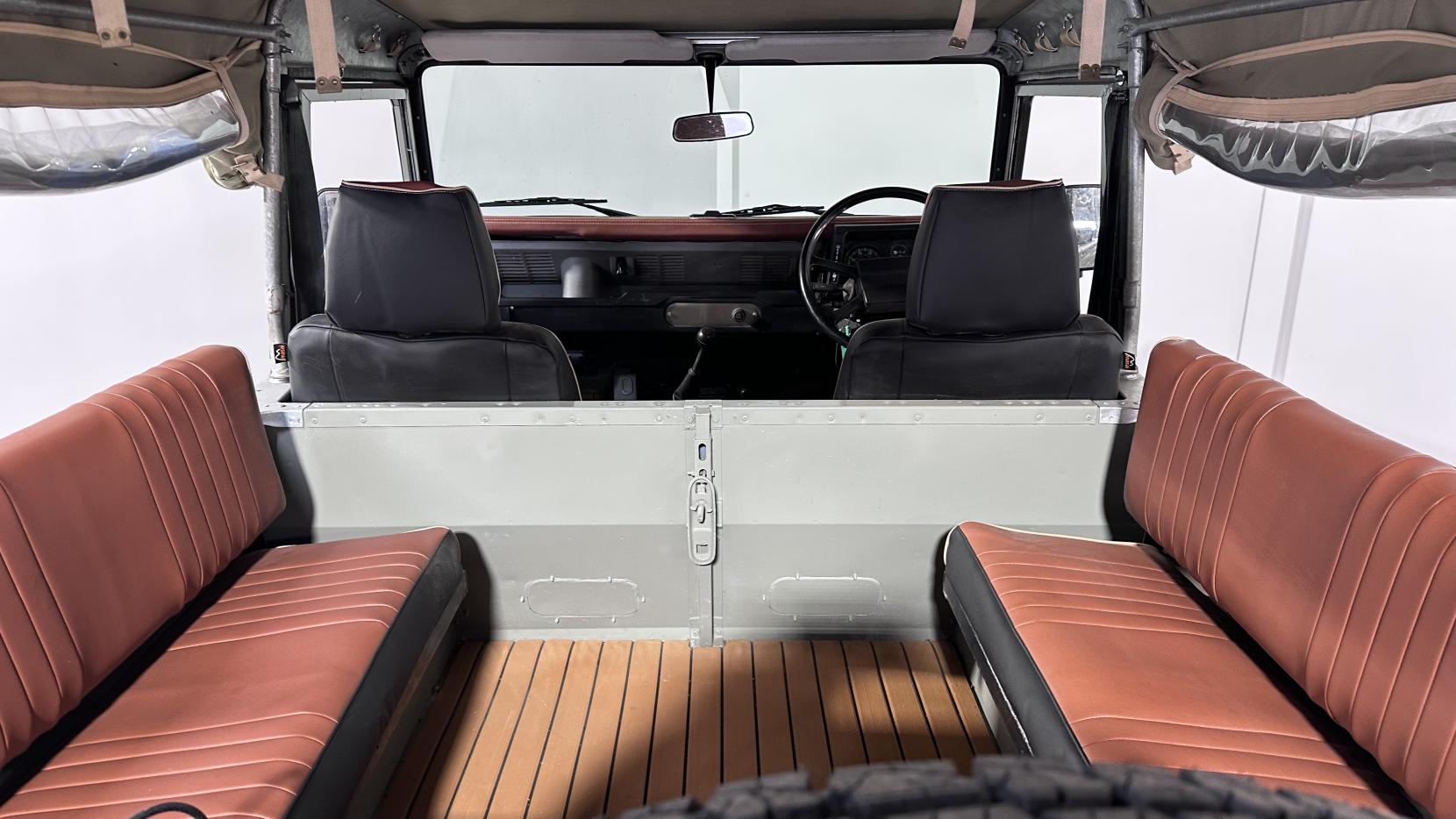 Land Rover 127 2.5D Crewcab Chassis Diesel Manual (68 bhp)