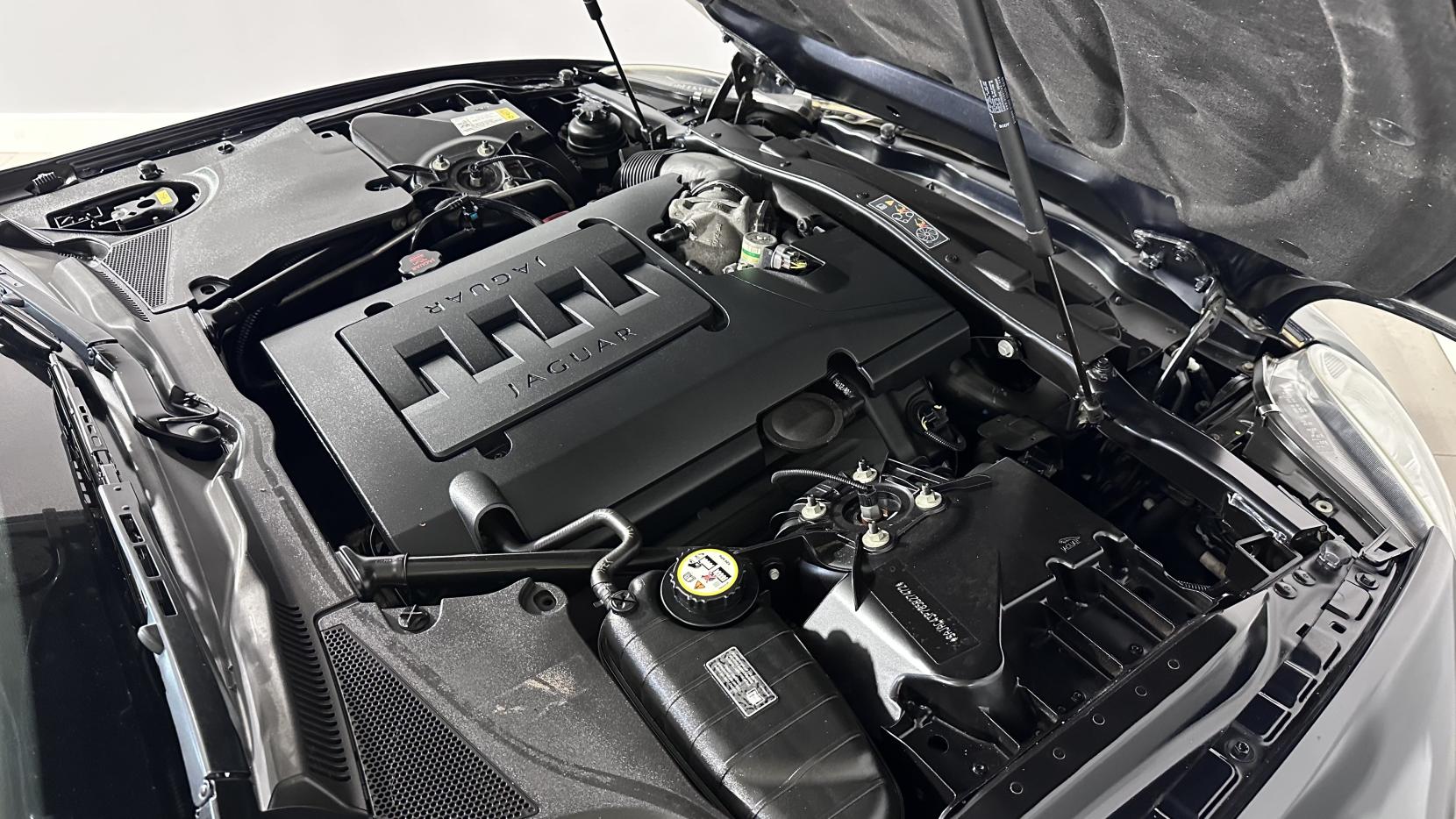 Jaguar XK 4.2 V8 Coupe 2dr Petrol Auto Euro 4 (300 ps)