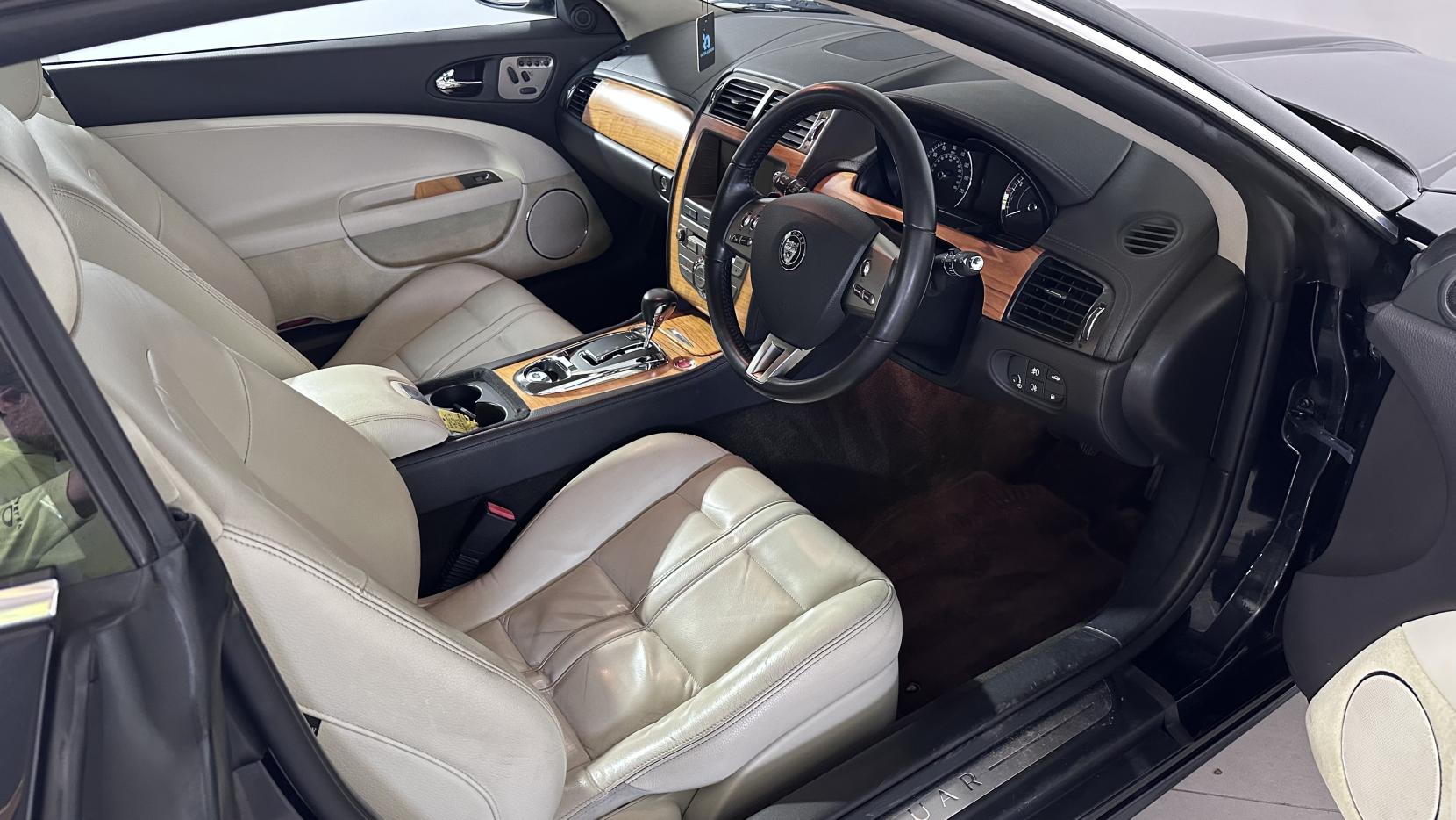 Jaguar XK 4.2 V8 Coupe 2dr Petrol Auto Euro 4 (300 ps)