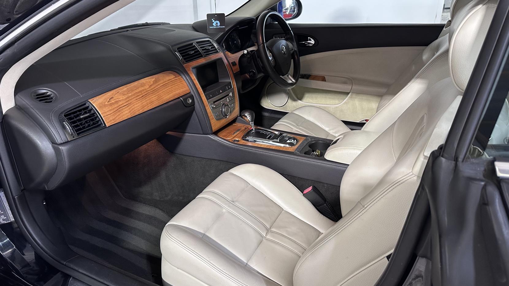 Jaguar XK 4.2 V8 Coupe 2dr Petrol Auto Euro 4 (300 ps)
