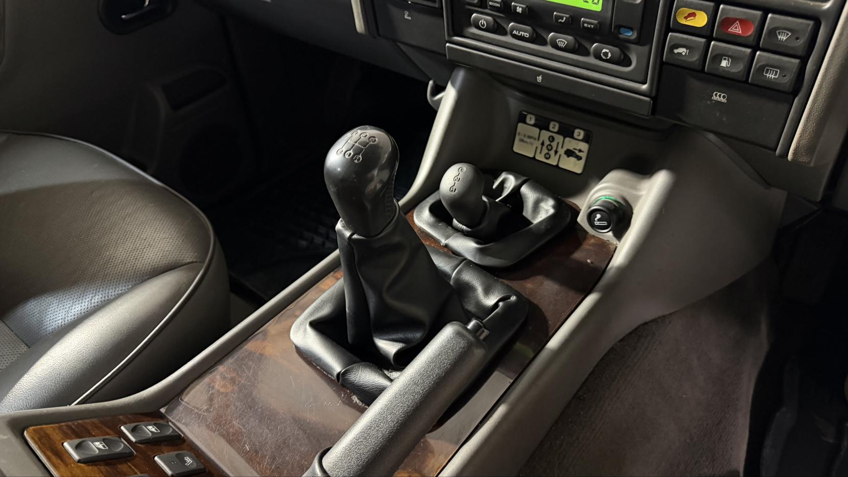 Land Rover Discovery 4.0i V8 ES Station Wagon 5dr Petrol Manual (5 Seats) (397 g/km, 182 bhp)