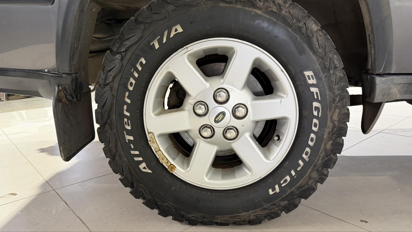 Land Rover Discovery 4.0i V8 ES Station Wagon 5dr Petrol Manual (5 Seats) (397 g/km, 182 bhp)