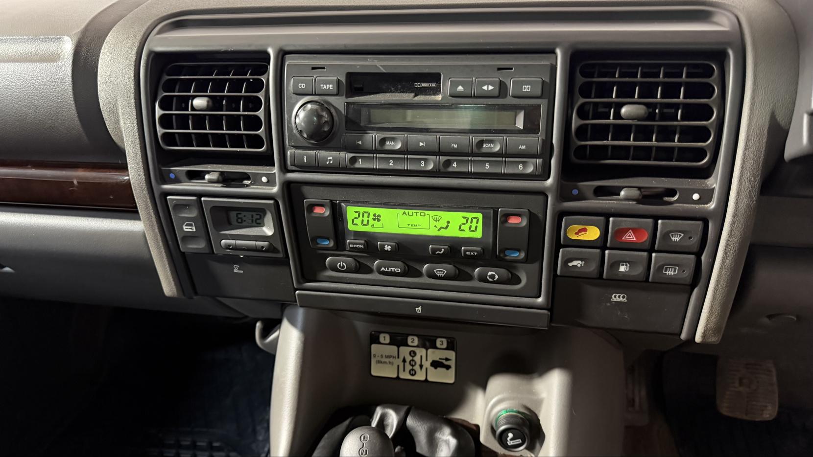 Land Rover Discovery 4.0i V8 ES Station Wagon 5dr Petrol Manual (5 Seats) (397 g/km, 182 bhp)