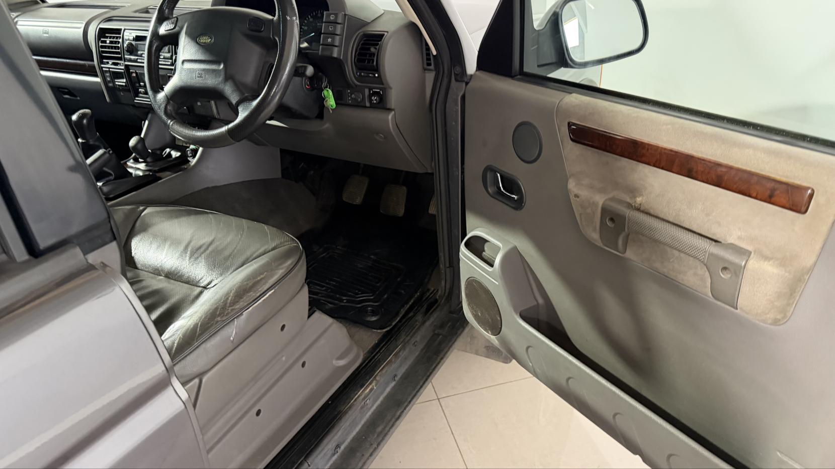 Land Rover Discovery 4.0i V8 ES Station Wagon 5dr Petrol Manual (5 Seats) (397 g/km, 182 bhp)