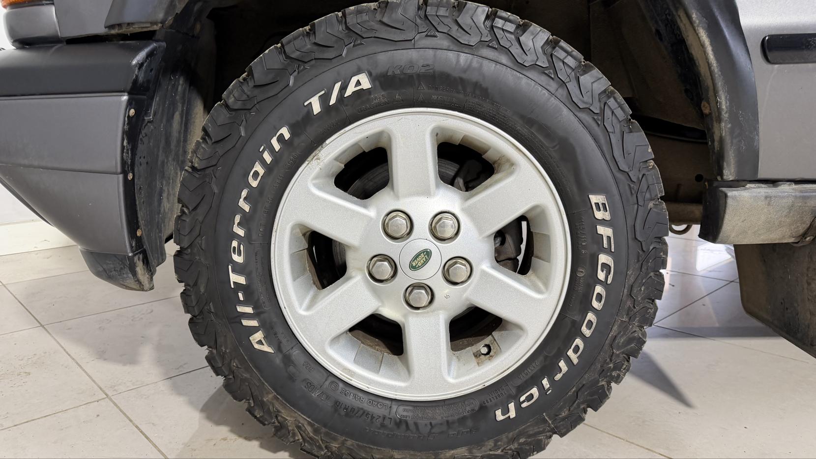 Land Rover Discovery 4.0i V8 ES Station Wagon 5dr Petrol Manual (5 Seats) (397 g/km, 182 bhp)