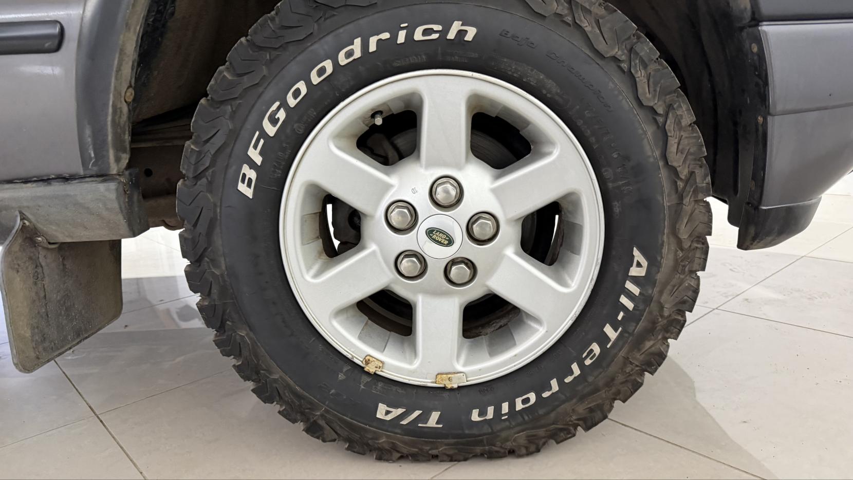 Land Rover Discovery 4.0i V8 ES Station Wagon 5dr Petrol Manual (5 Seats) (397 g/km, 182 bhp)