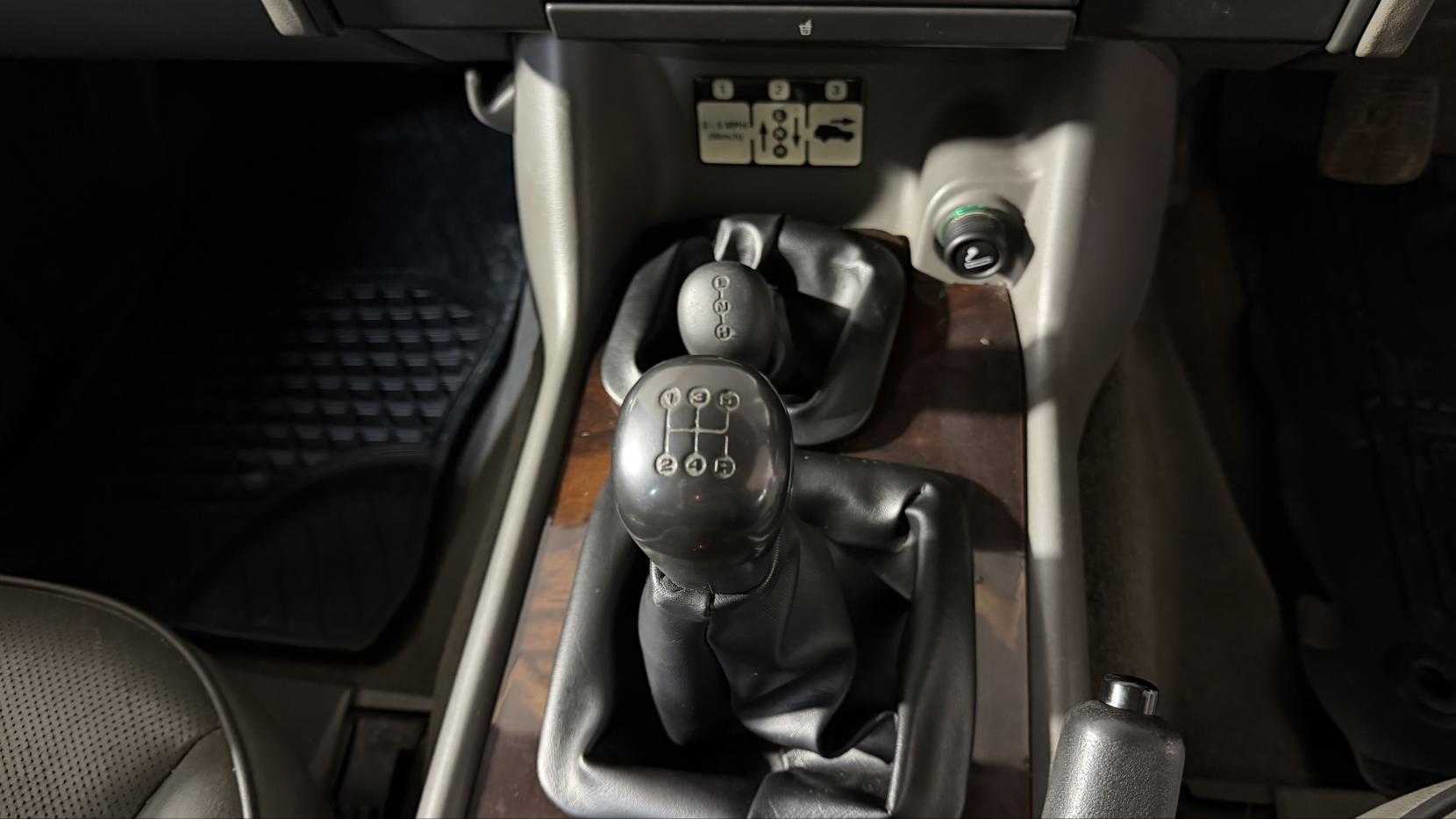 Land Rover Discovery 4.0i V8 ES Station Wagon 5dr Petrol Manual (5 Seats) (397 g/km, 182 bhp)