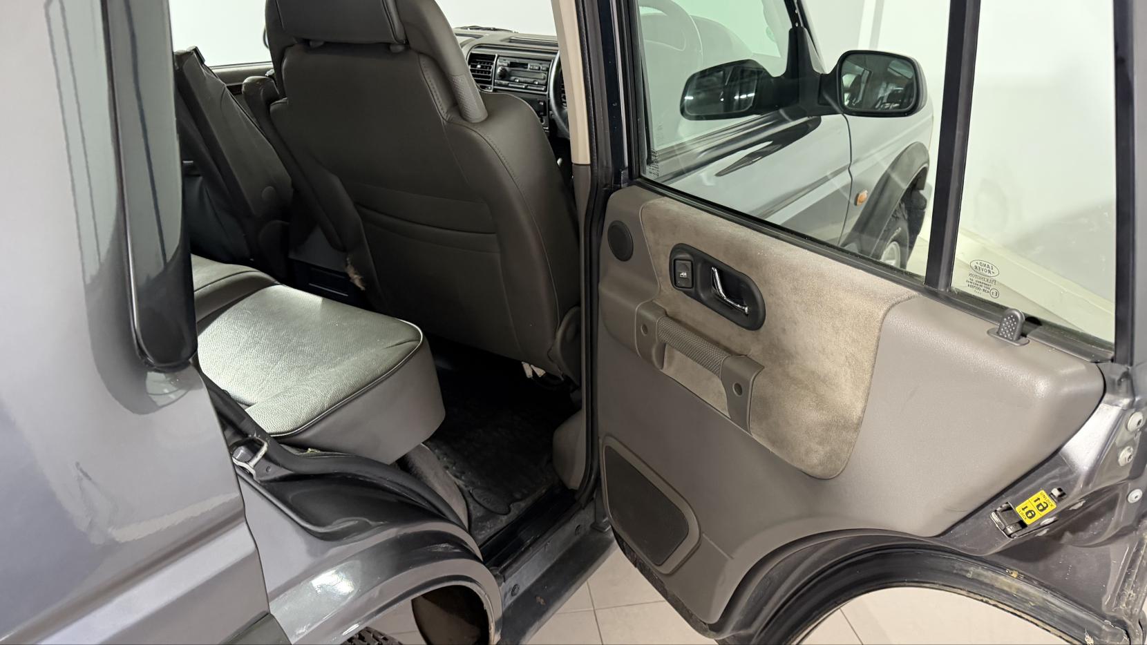 Land Rover Discovery 4.0i V8 ES Station Wagon 5dr Petrol Manual (5 Seats) (397 g/km, 182 bhp)