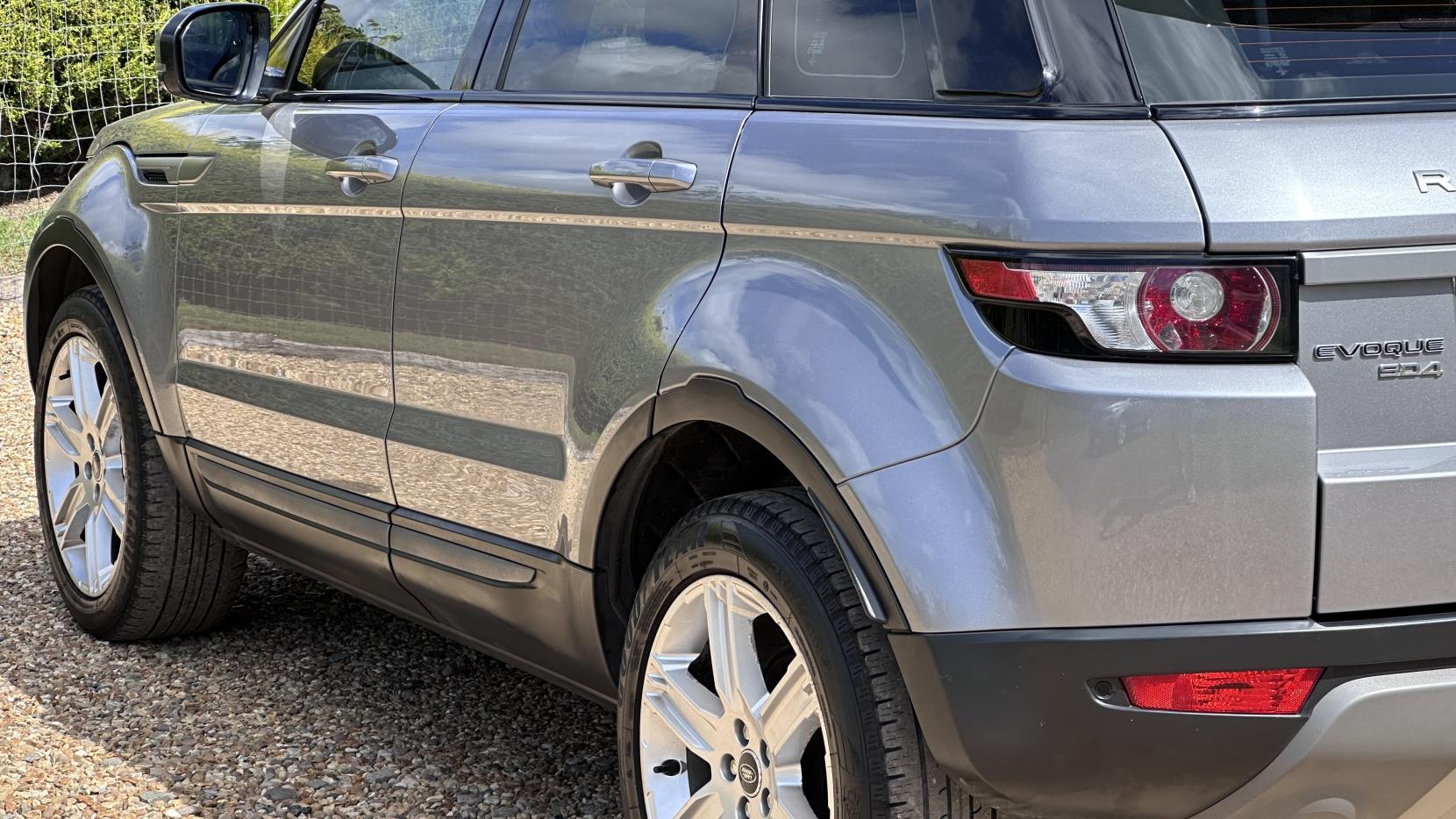 Land Rover Range Rover Evoque 2.2 SD4 Pure SUV 5dr Diesel Auto 4WD Euro 5 (190 ps)