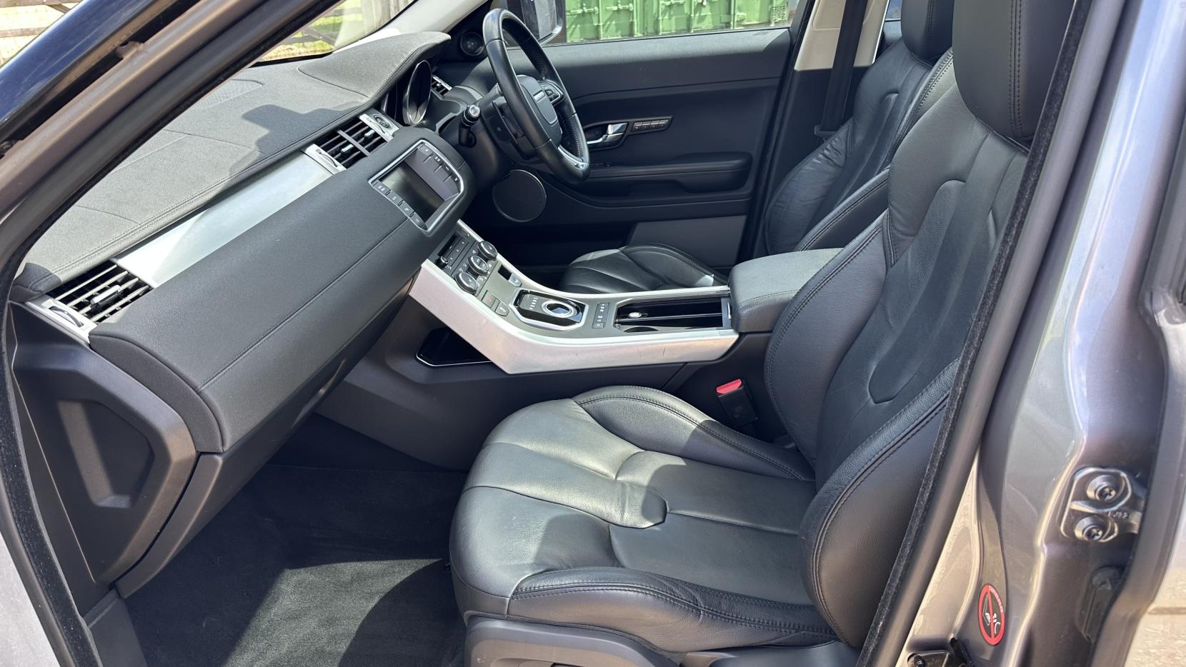 Land Rover Range Rover Evoque 2.2 SD4 Pure SUV 5dr Diesel Auto 4WD Euro 5 (190 ps)