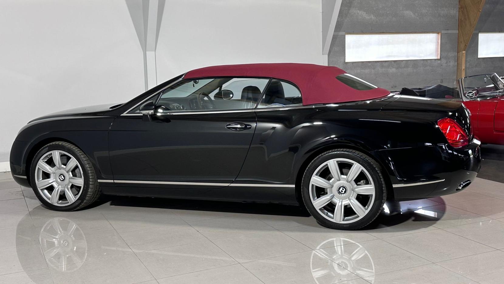 Bentley Continental 6.0 W12 GTC Convertible 2dr Petrol Auto 4WD Euro 4 (560 ps)