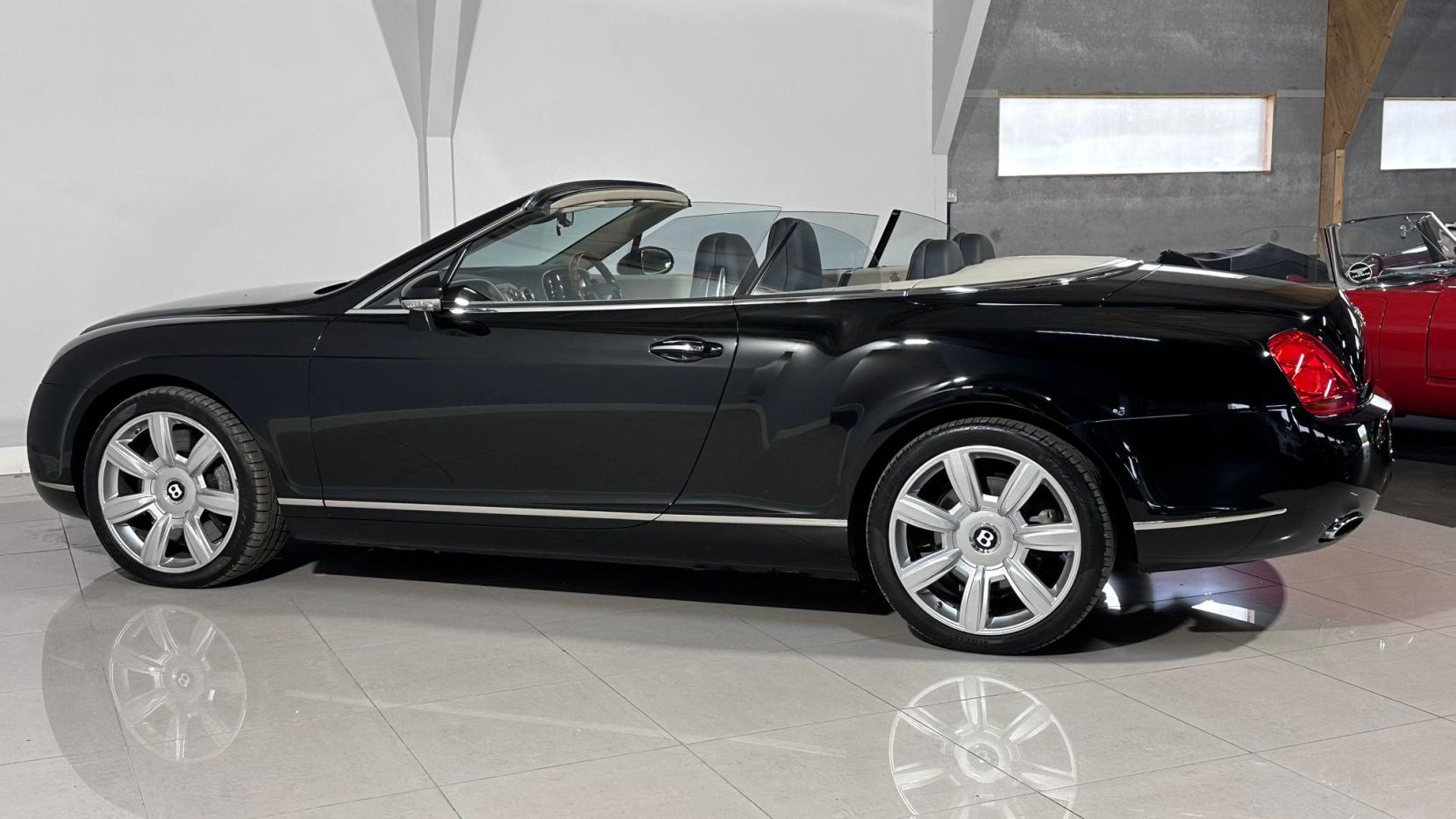 Bentley Continental 6.0 W12 GTC Convertible 2dr Petrol Auto 4WD Euro 4 (560 ps)