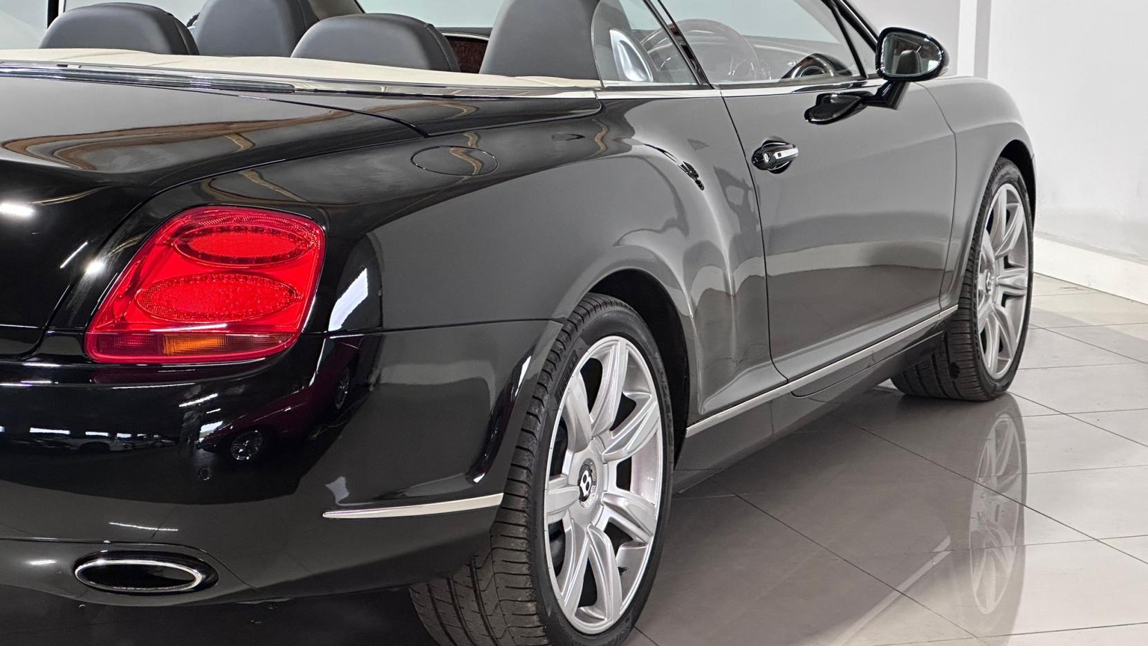 Bentley Continental 6.0 W12 GTC Convertible 2dr Petrol Auto 4WD Euro 4 (560 ps)