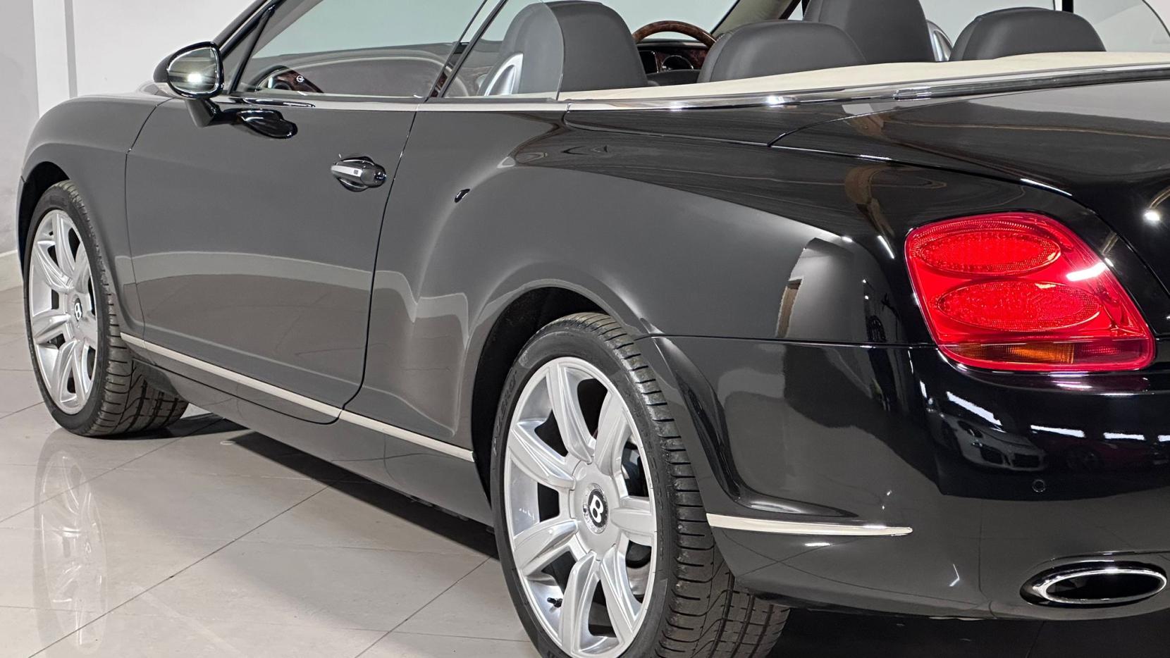 Bentley Continental 6.0 W12 GTC Convertible 2dr Petrol Auto 4WD Euro 4 (560 ps)