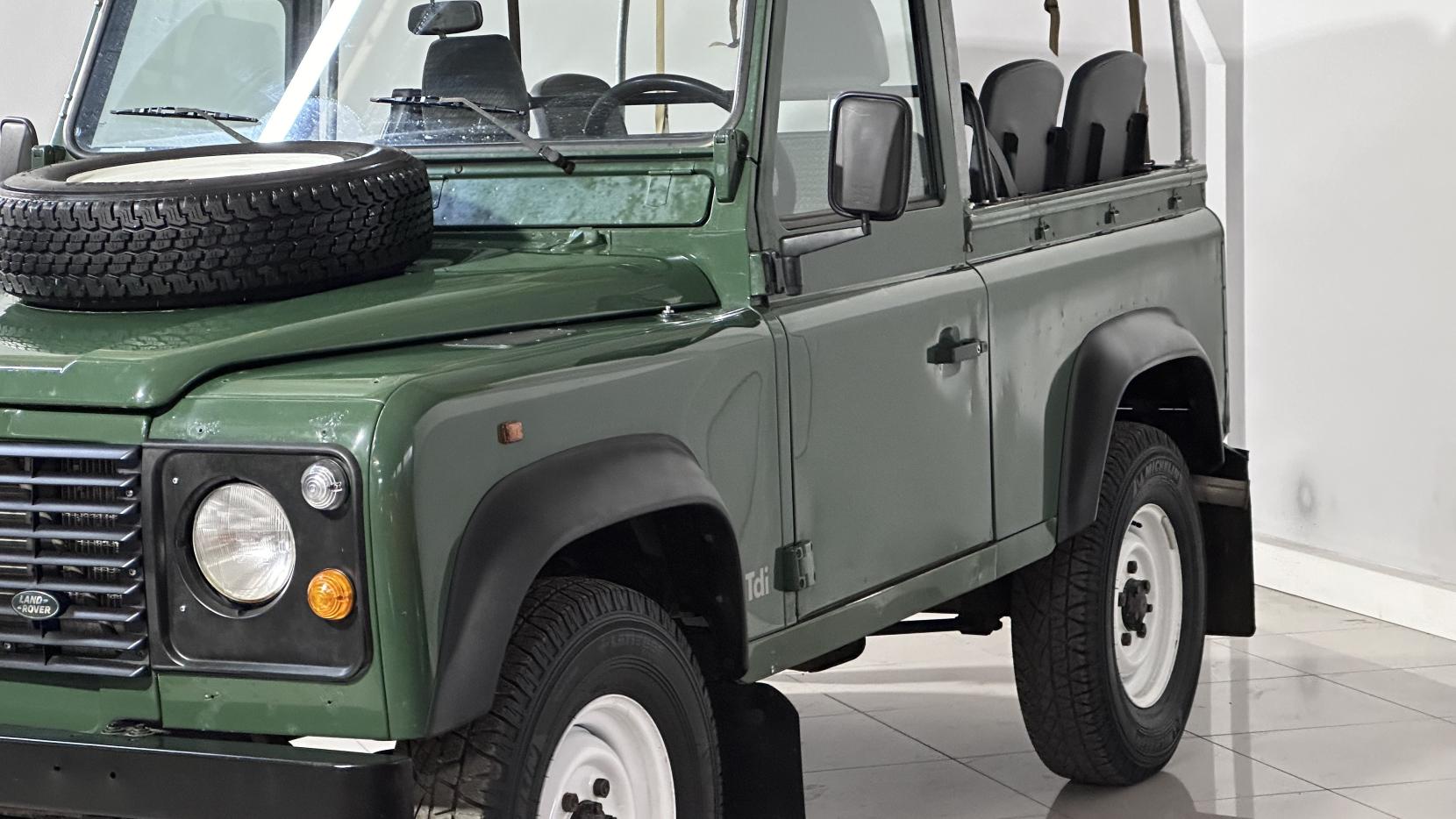 Land Rover Defender 90 2.5 TDi Pickup 2dr Diesel Manual (111 bhp)