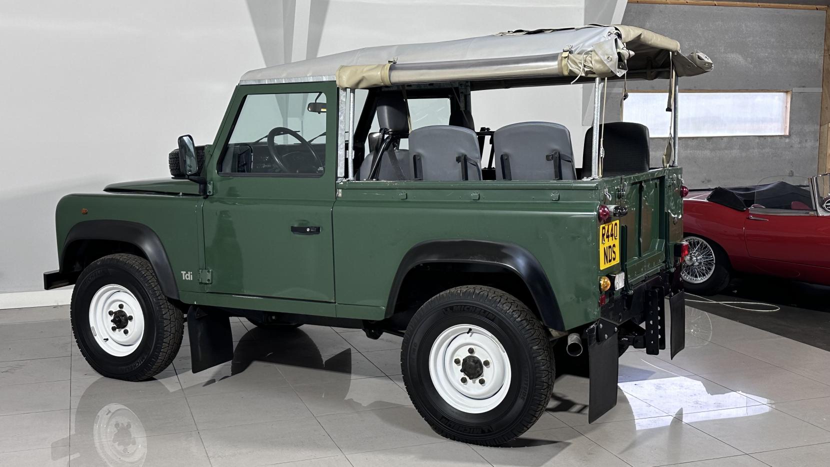 Land Rover Defender 90 2.5 TDi Pickup 2dr Diesel Manual (111 bhp)