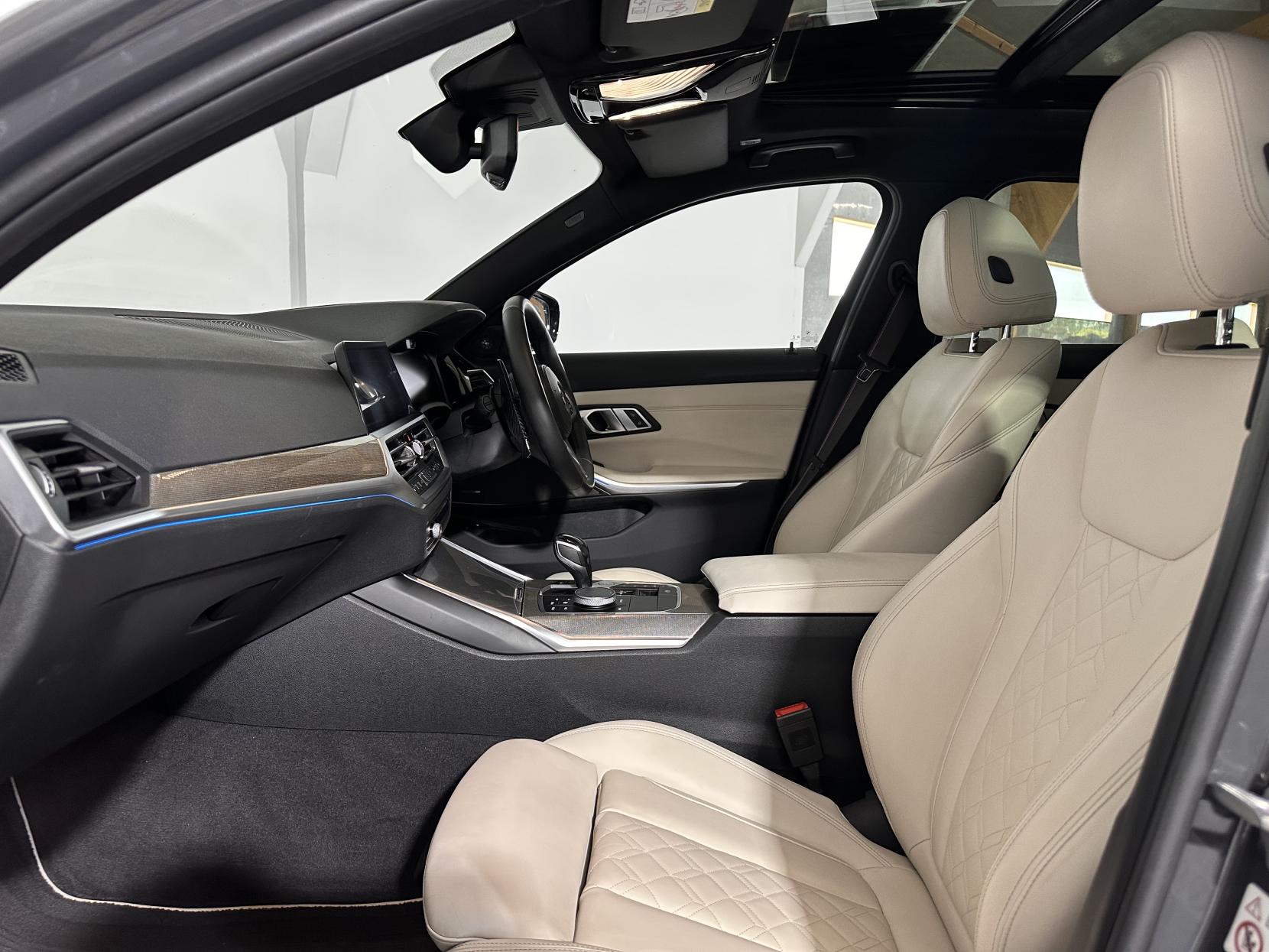 BMW 3 Series 2.0 330e 12kWh M Sport Pro Edition Touring 5dr Petrol Plug-in Hybrid Auto Euro 6 (s/s) (292 ps)