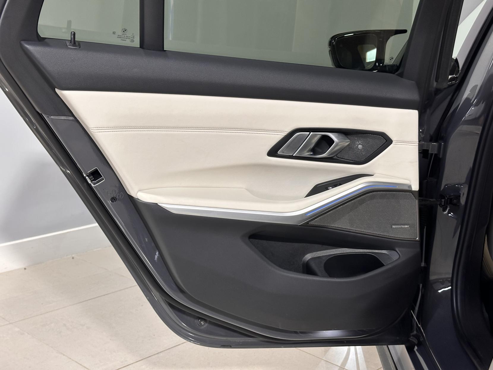 BMW 3 Series 2.0 330e 12kWh M Sport Pro Edition Touring 5dr Petrol Plug-in Hybrid Auto Euro 6 (s/s) (292 ps)