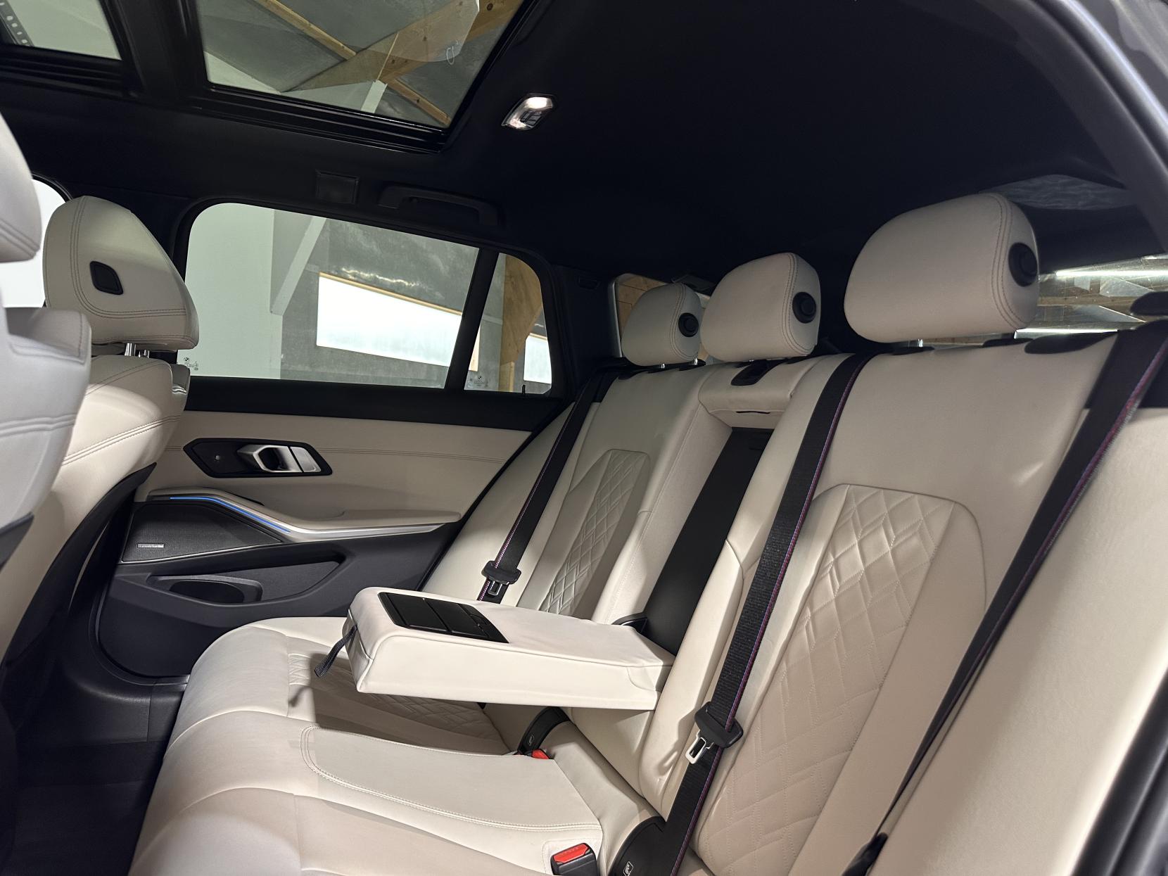 BMW 3 Series 2.0 330e 12kWh M Sport Pro Edition Touring 5dr Petrol Plug-in Hybrid Auto Euro 6 (s/s) (292 ps)