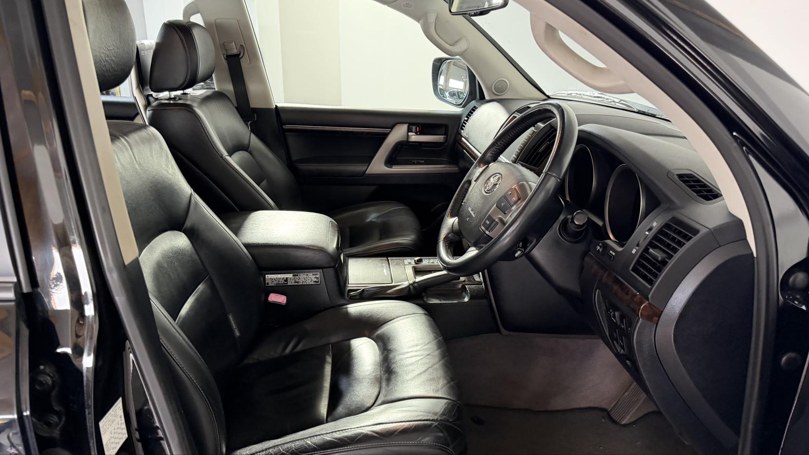 Toyota Land Cruiser 4.5 D-4D V8 60th Anniversary SUV 5dr Diesel Auto 4WD Euro 4 (286 ps)