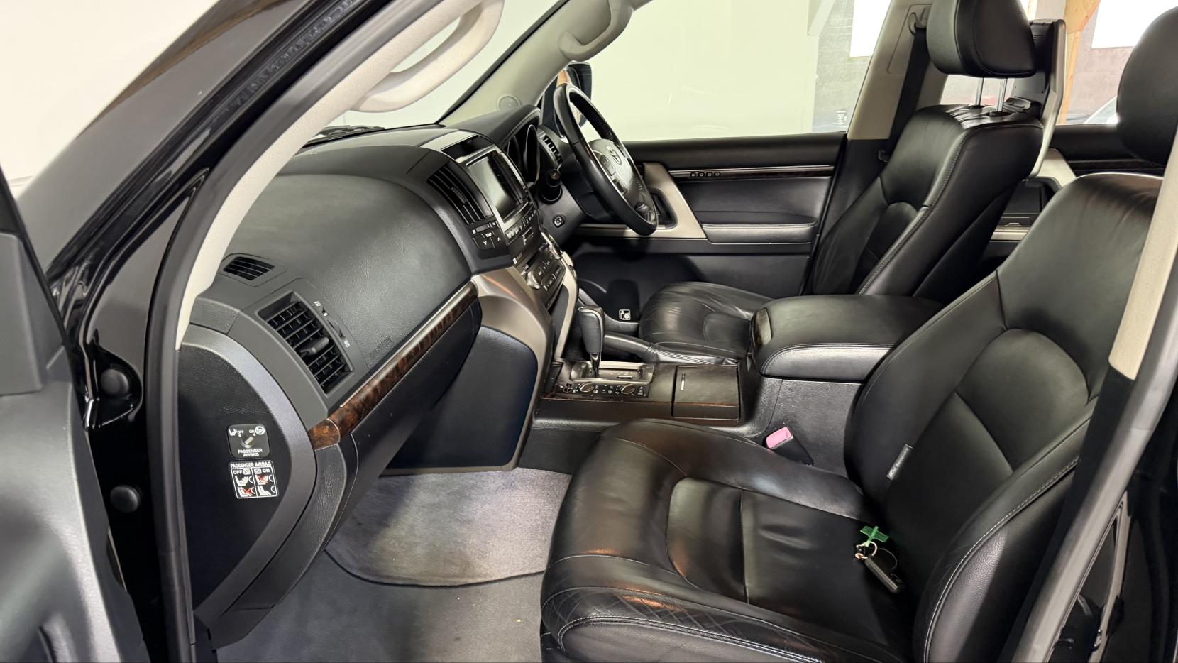 Toyota Land Cruiser 4.5 D-4D V8 60th Anniversary SUV 5dr Diesel Auto 4WD Euro 4 (286 ps)