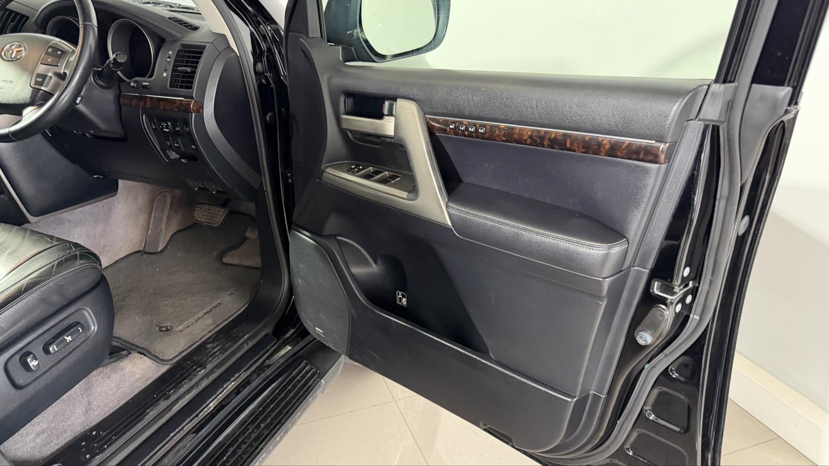 Toyota Land Cruiser 4.5 D-4D V8 60th Anniversary SUV 5dr Diesel Auto 4WD Euro 4 (286 ps)