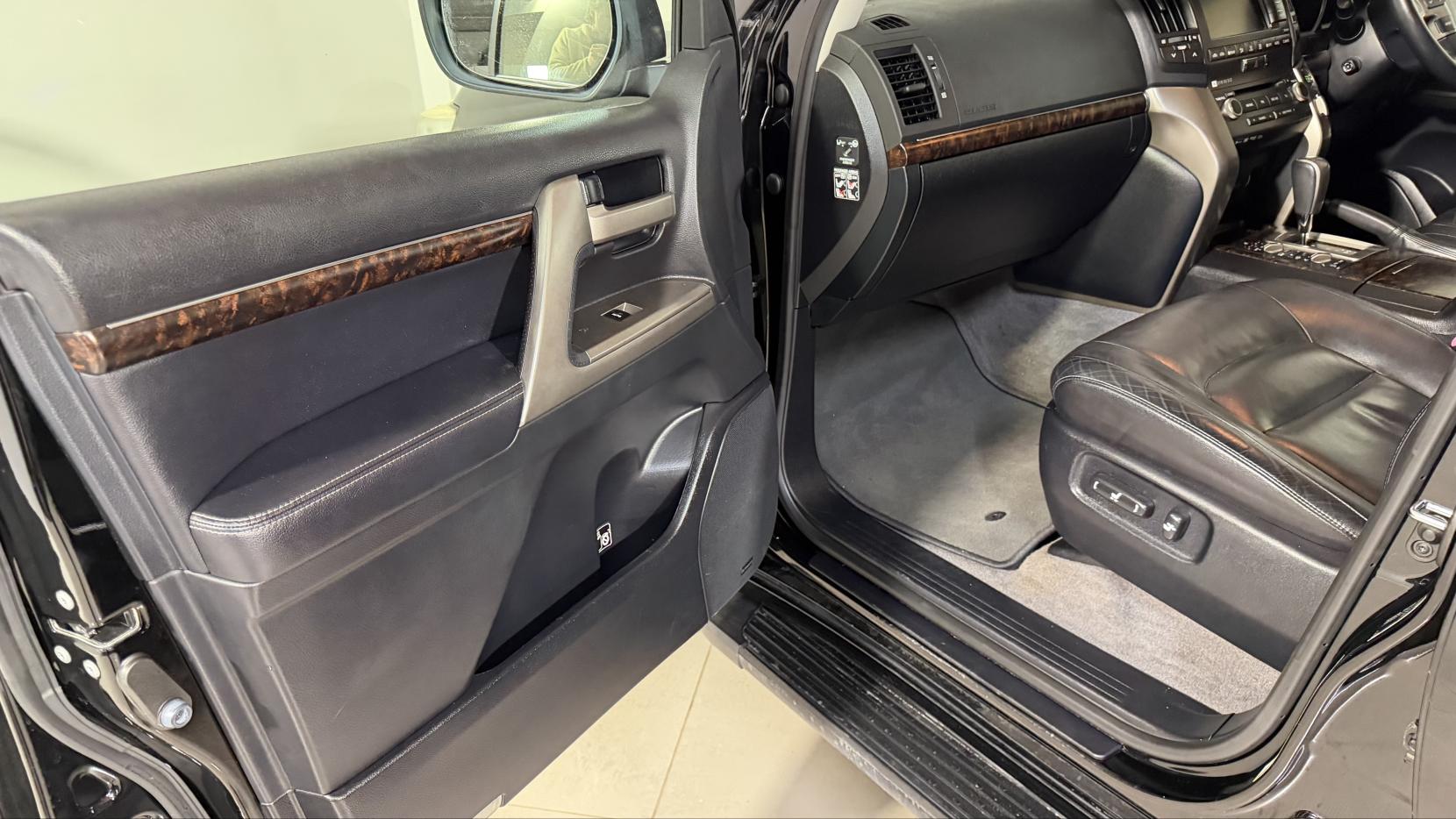 Toyota Land Cruiser 4.5 D-4D V8 60th Anniversary SUV 5dr Diesel Auto 4WD Euro 4 (286 ps)